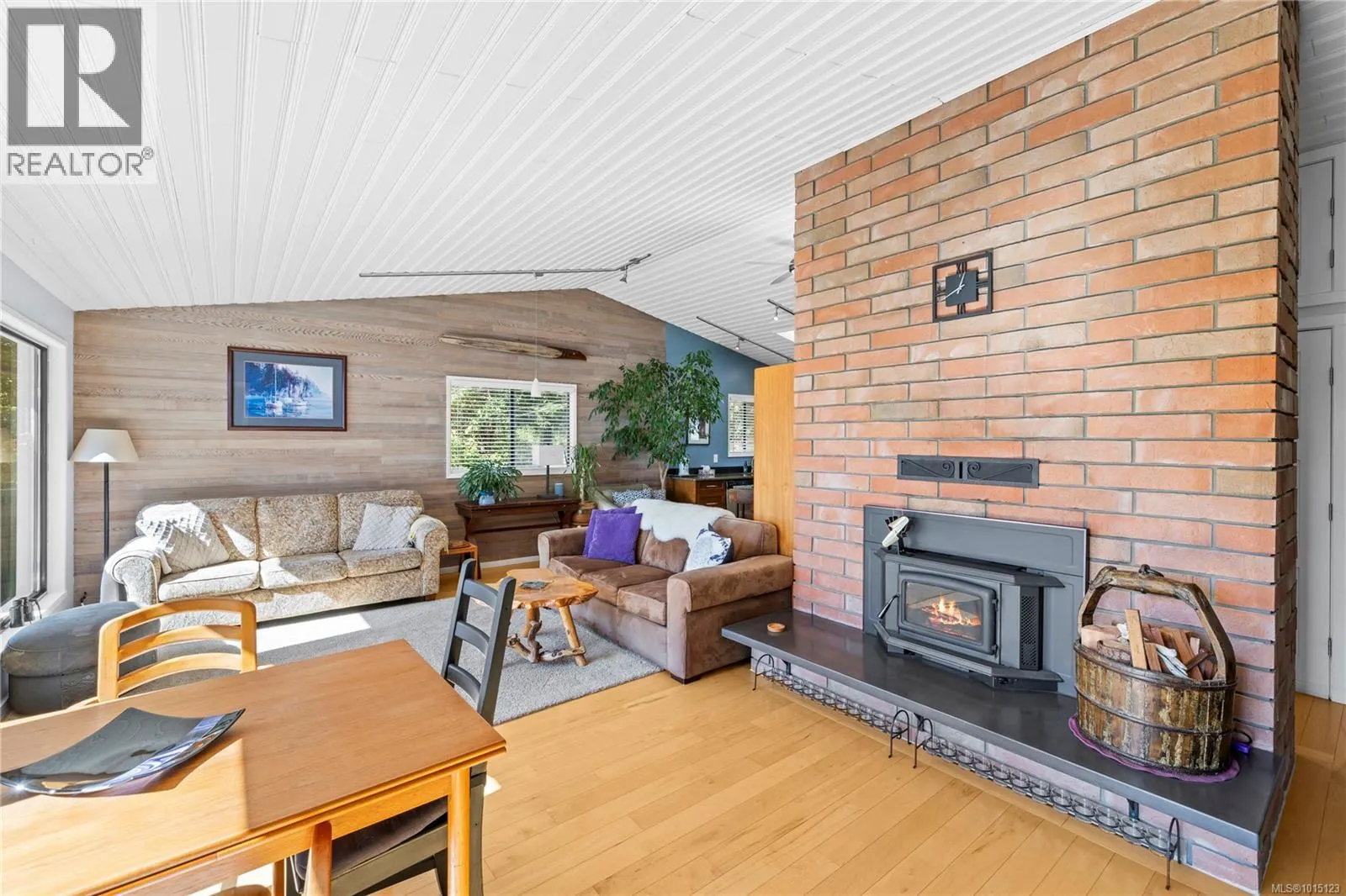 2530 Spring Beach Dr