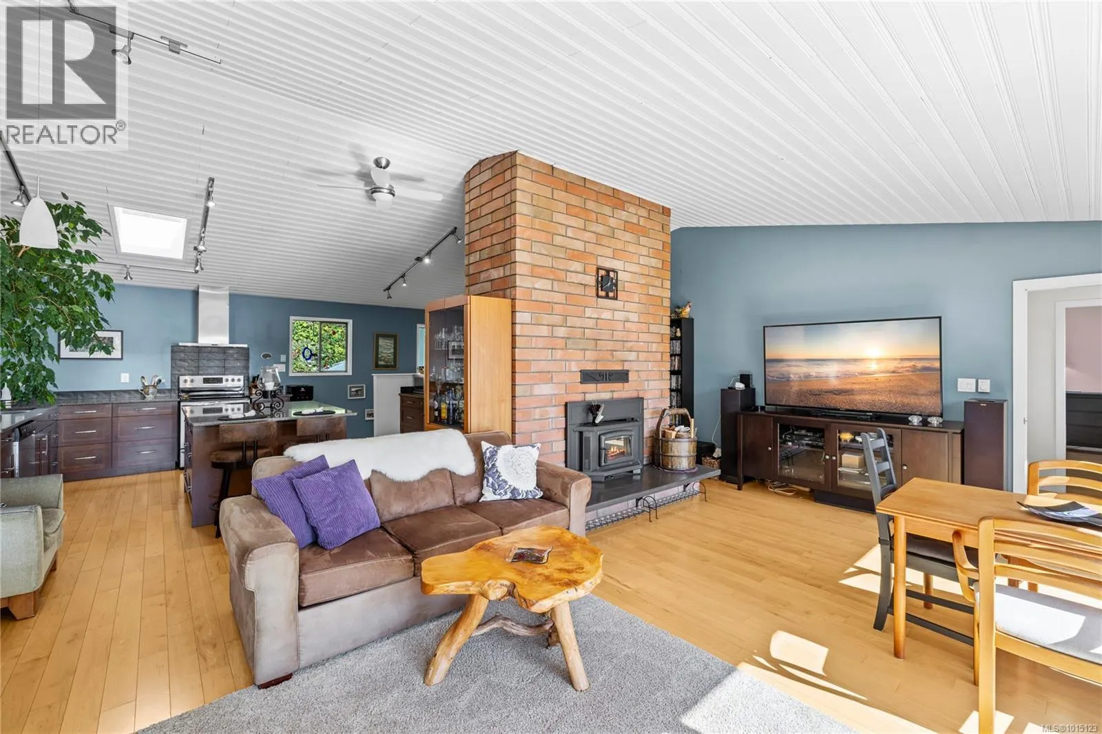 2530 Spring Beach Dr