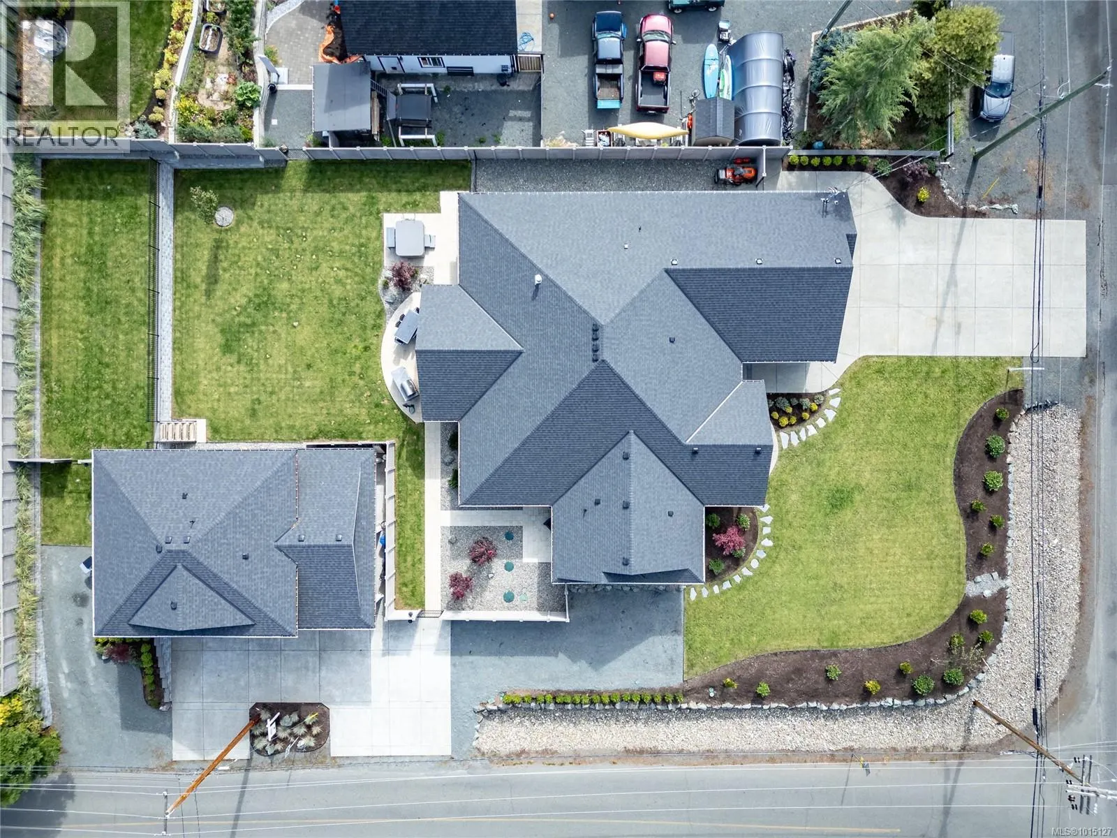 8968 Henderson Ave