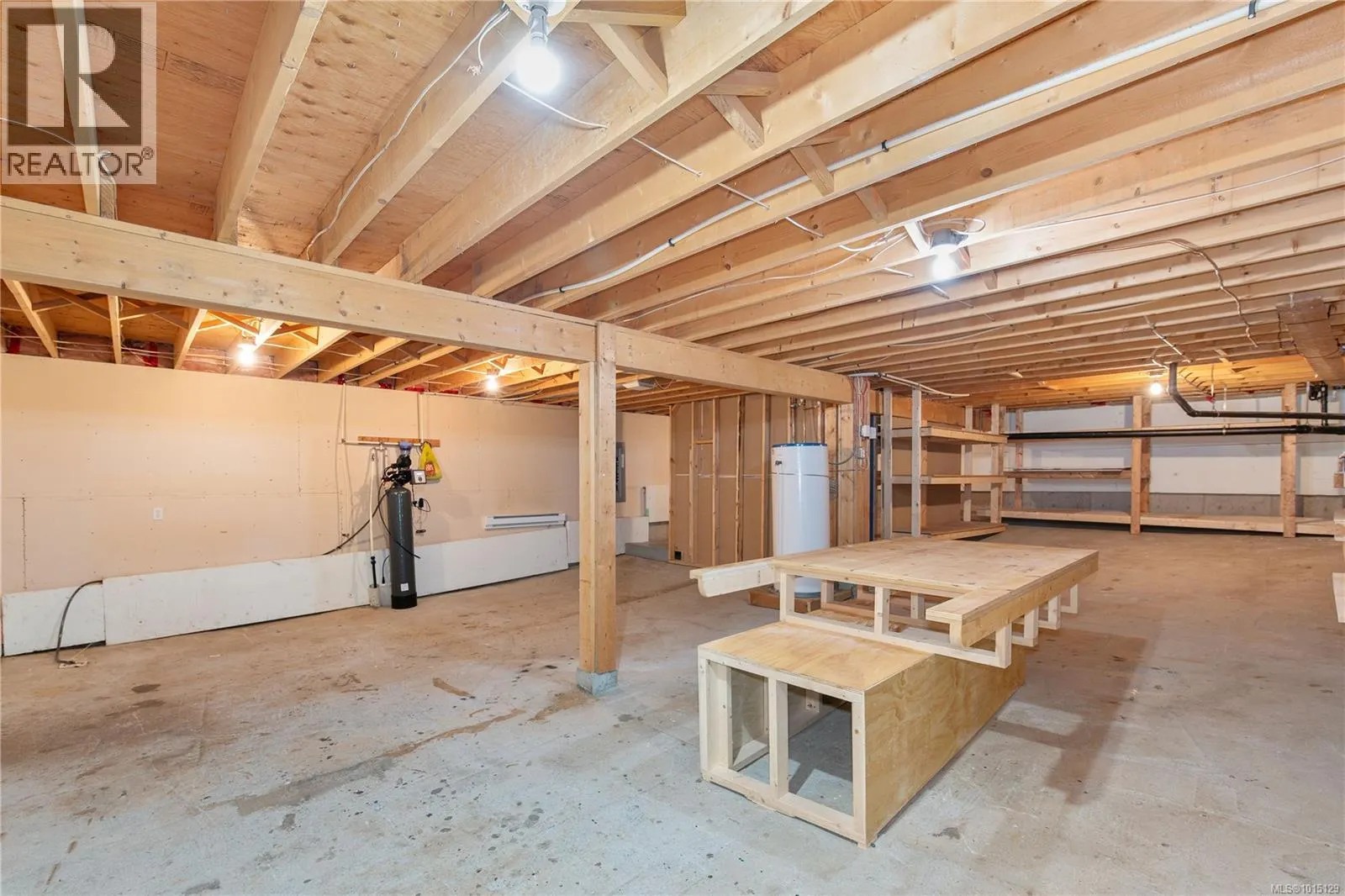 2405 Lindsey Rd