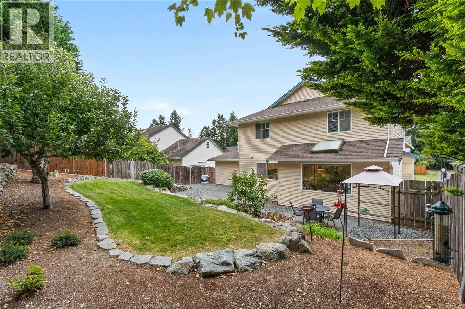 4938 Hartwig Cres