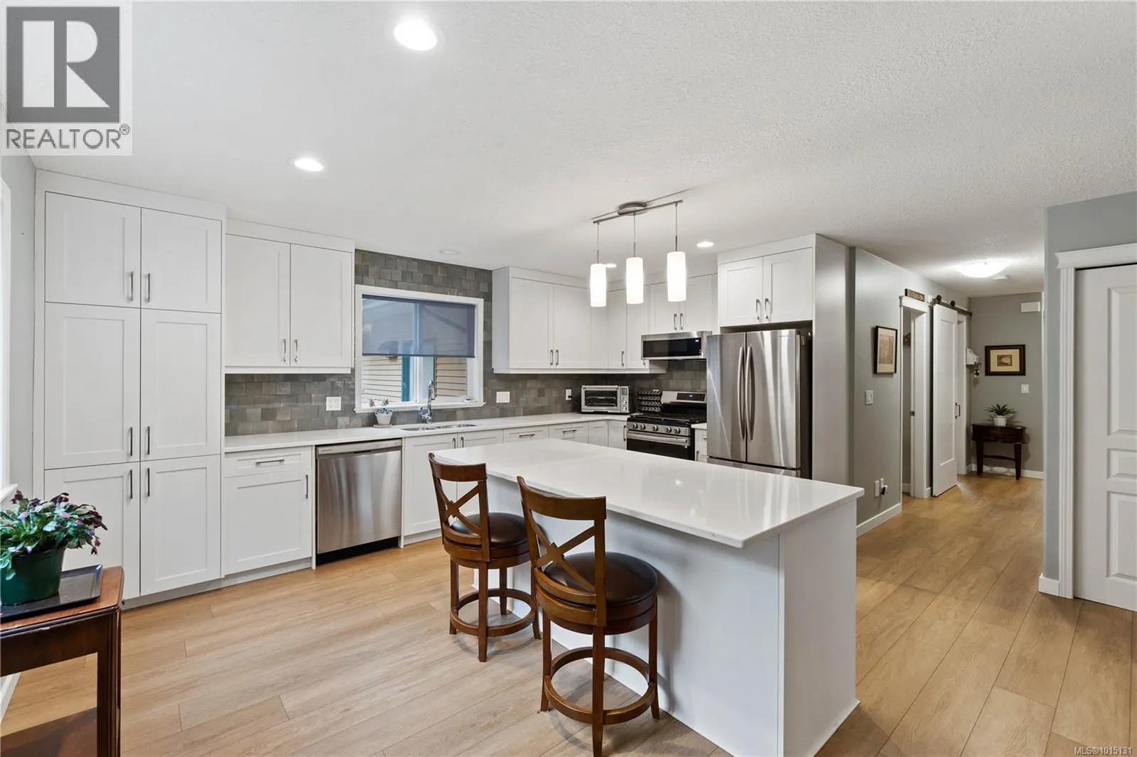 4938 Hartwig Cres