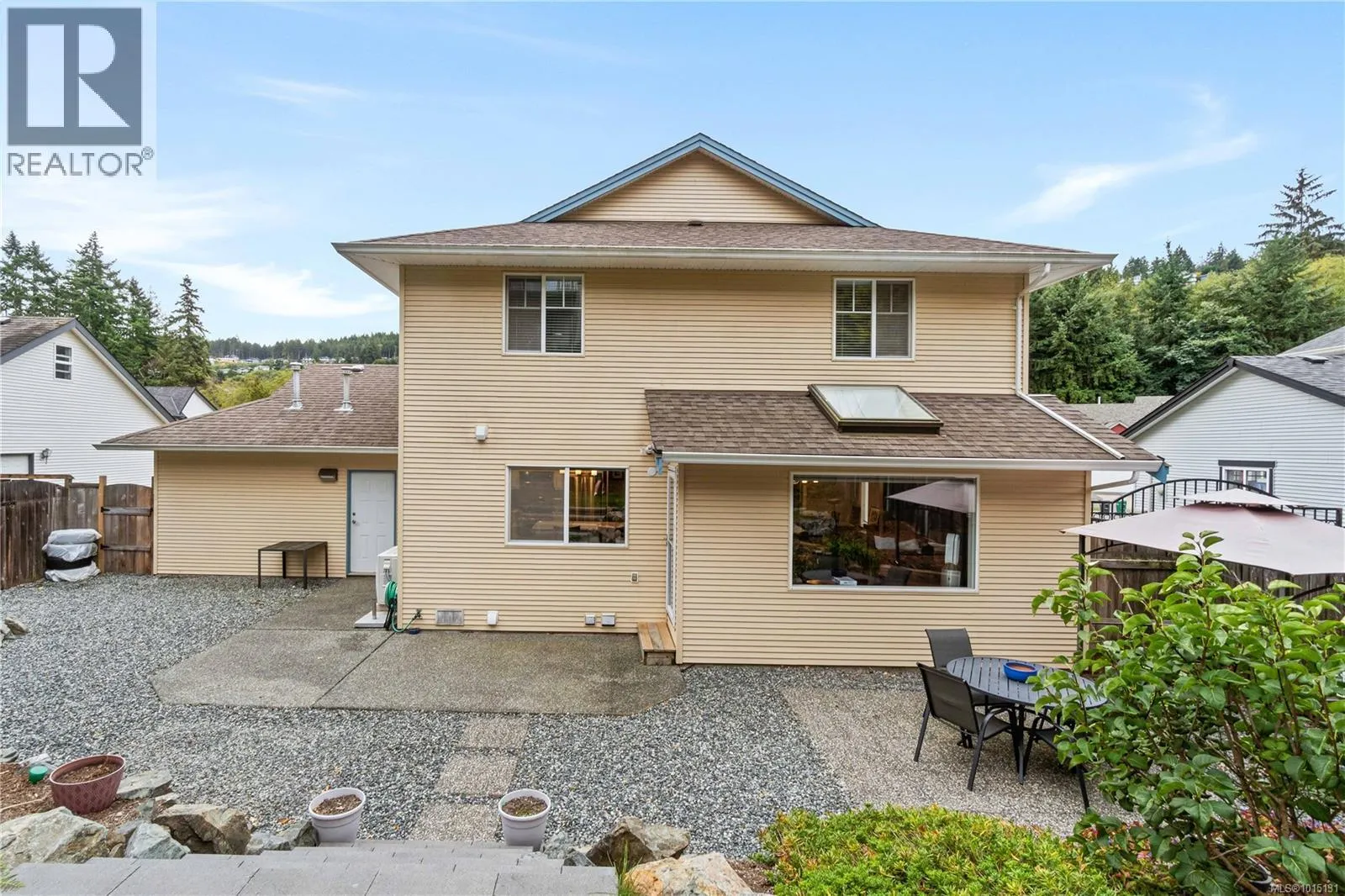 4938 Hartwig Cres