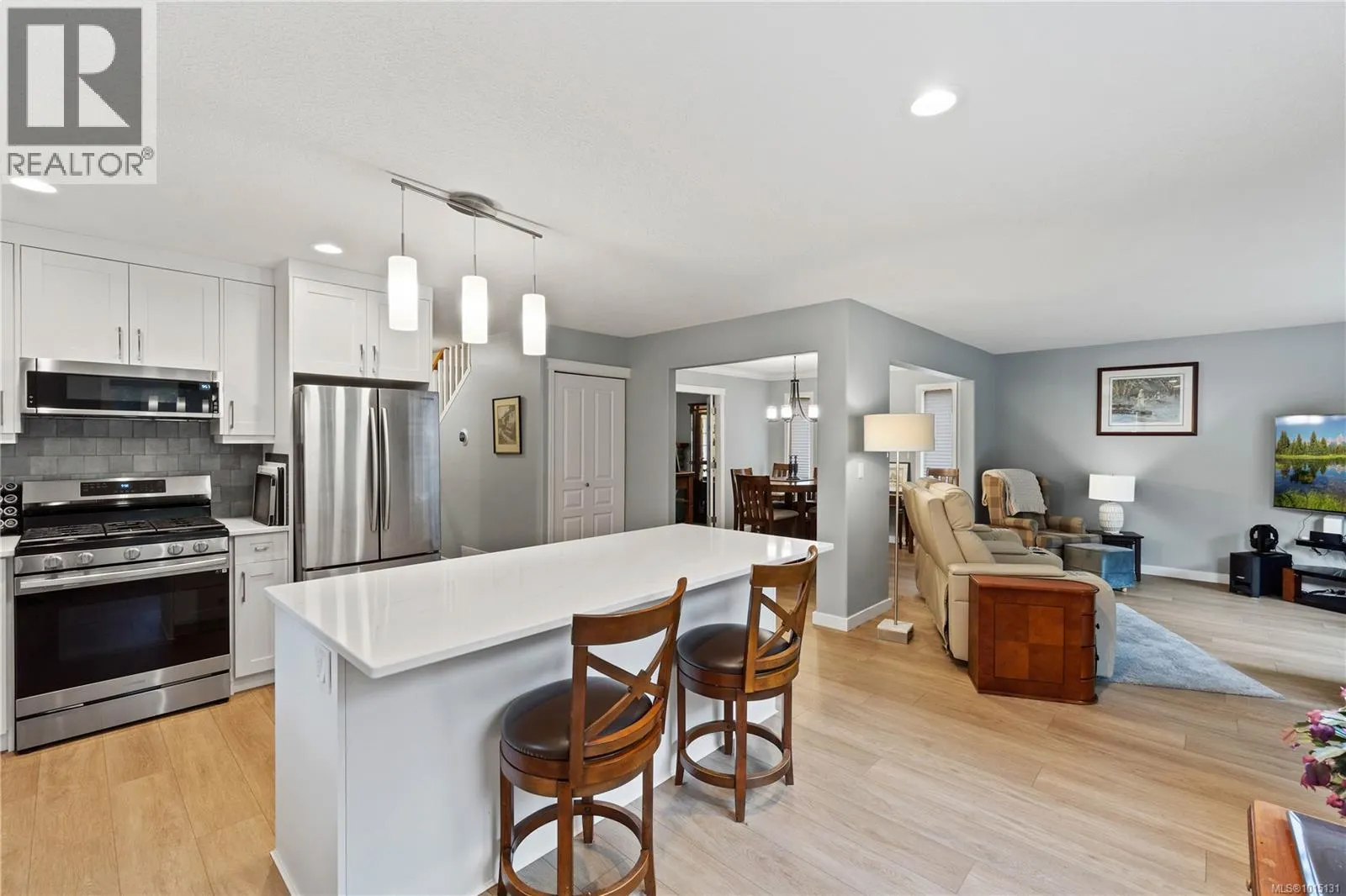 4938 Hartwig Cres