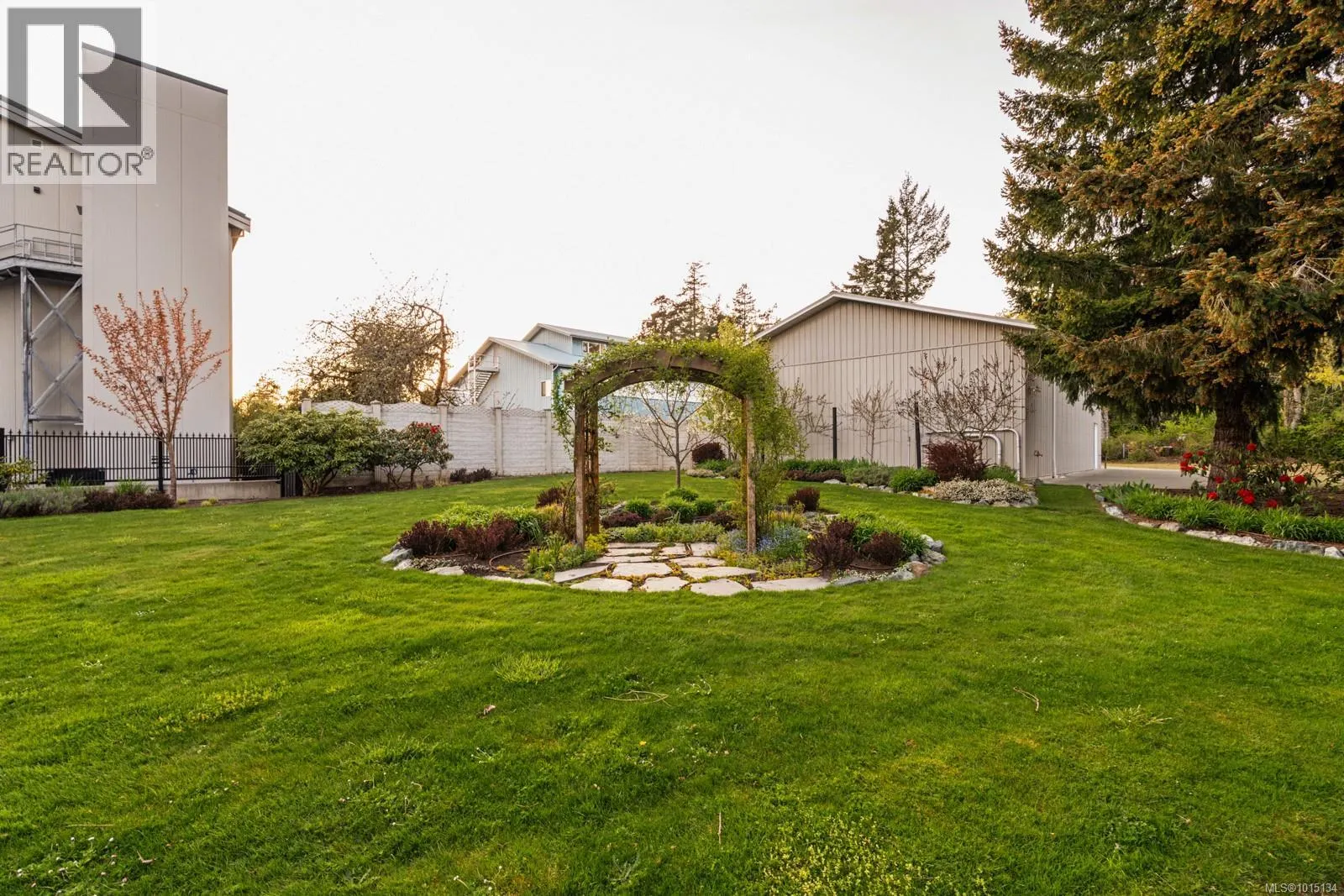 5583 Medberry Close