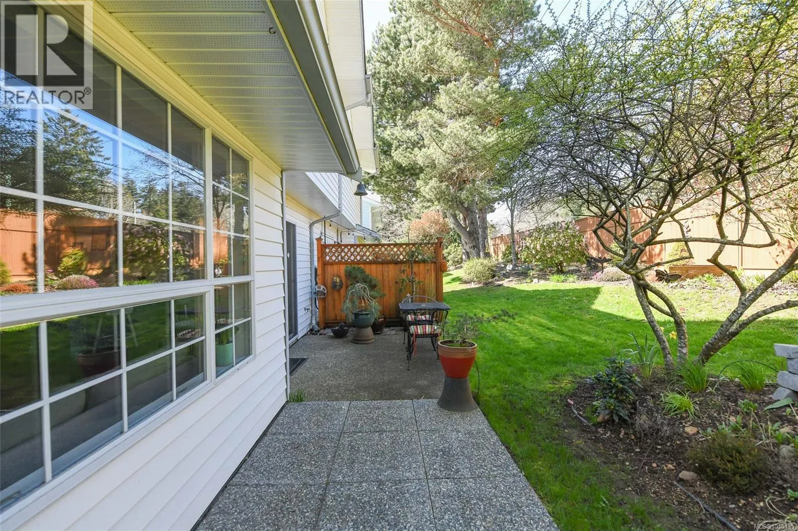 12 2200 Manor Dr