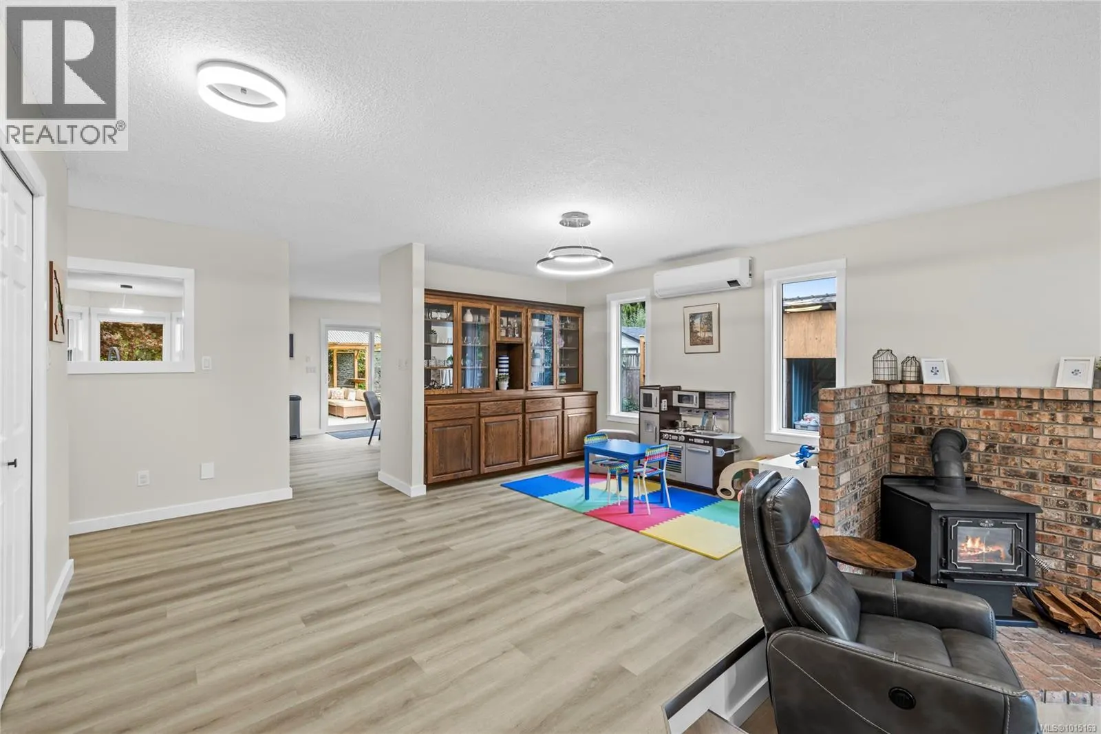 931 Colonia Dr