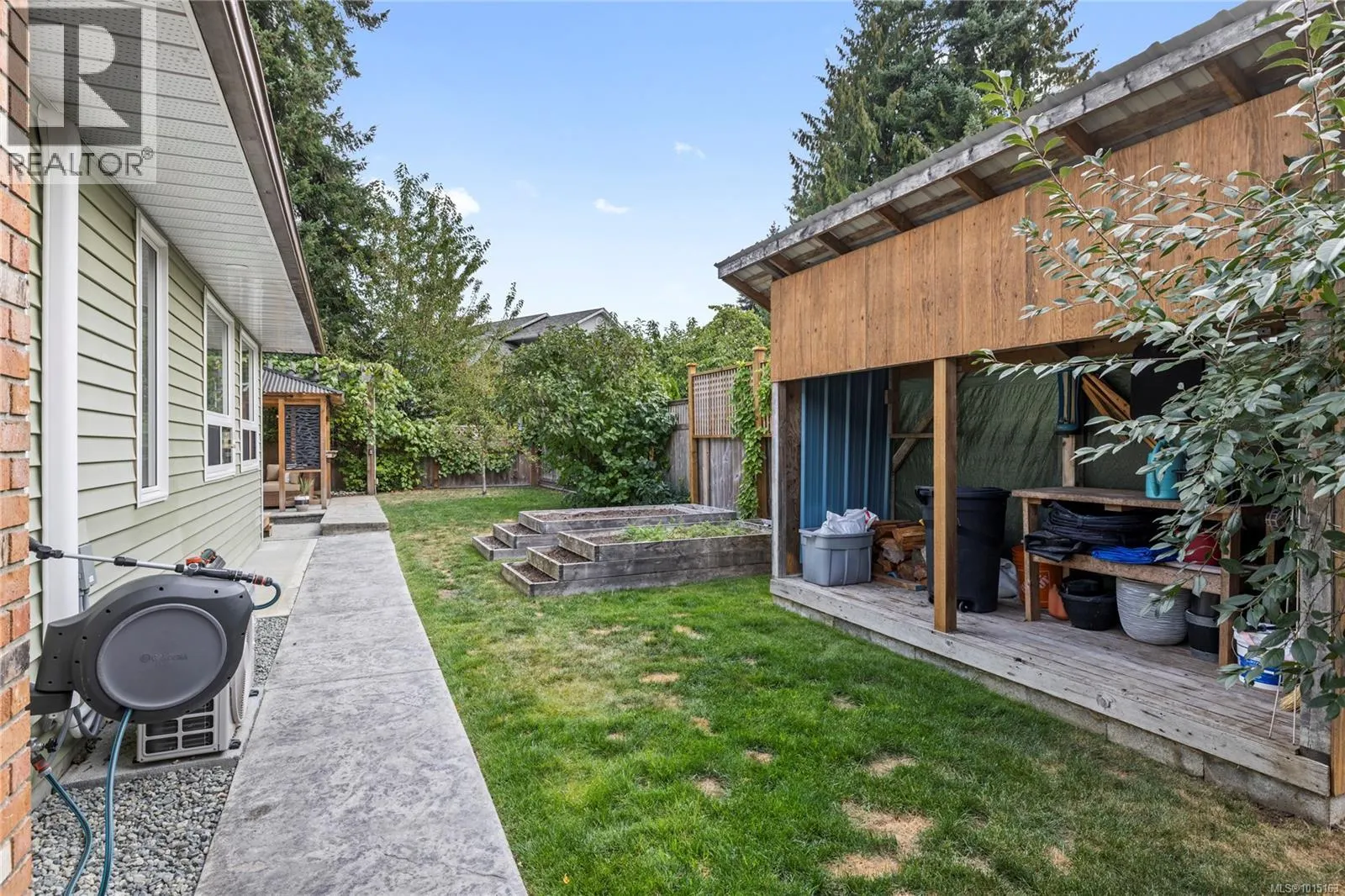 931 Colonia Dr