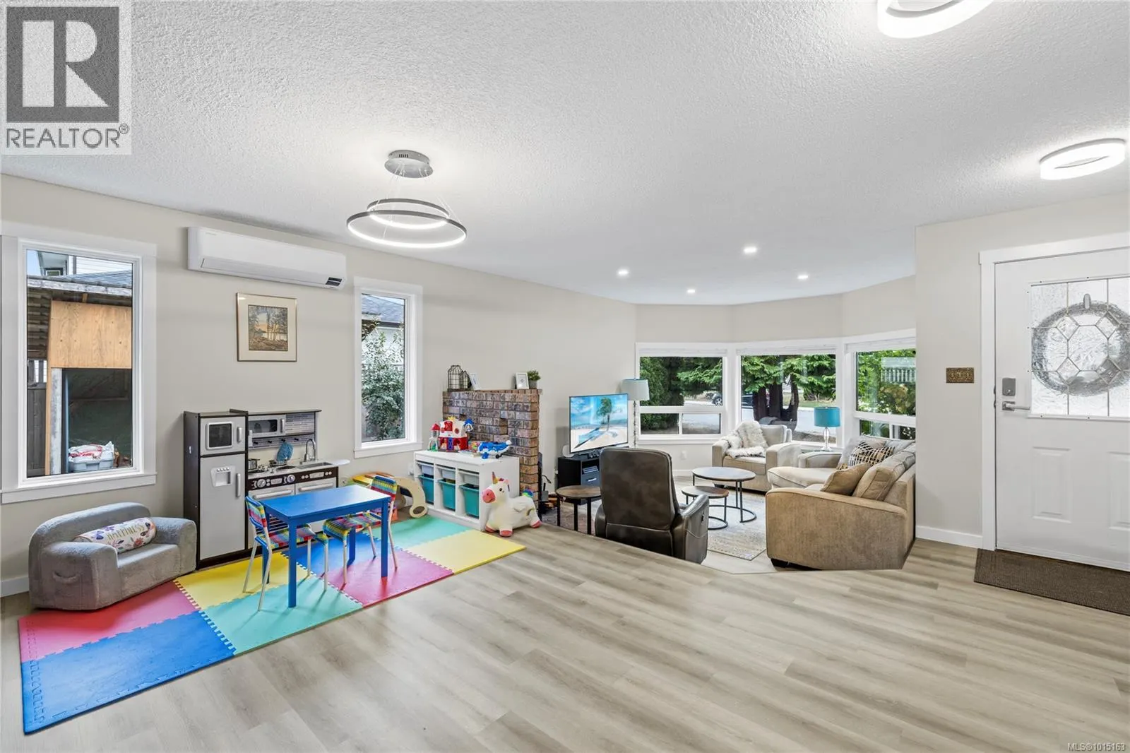 931 Colonia Dr