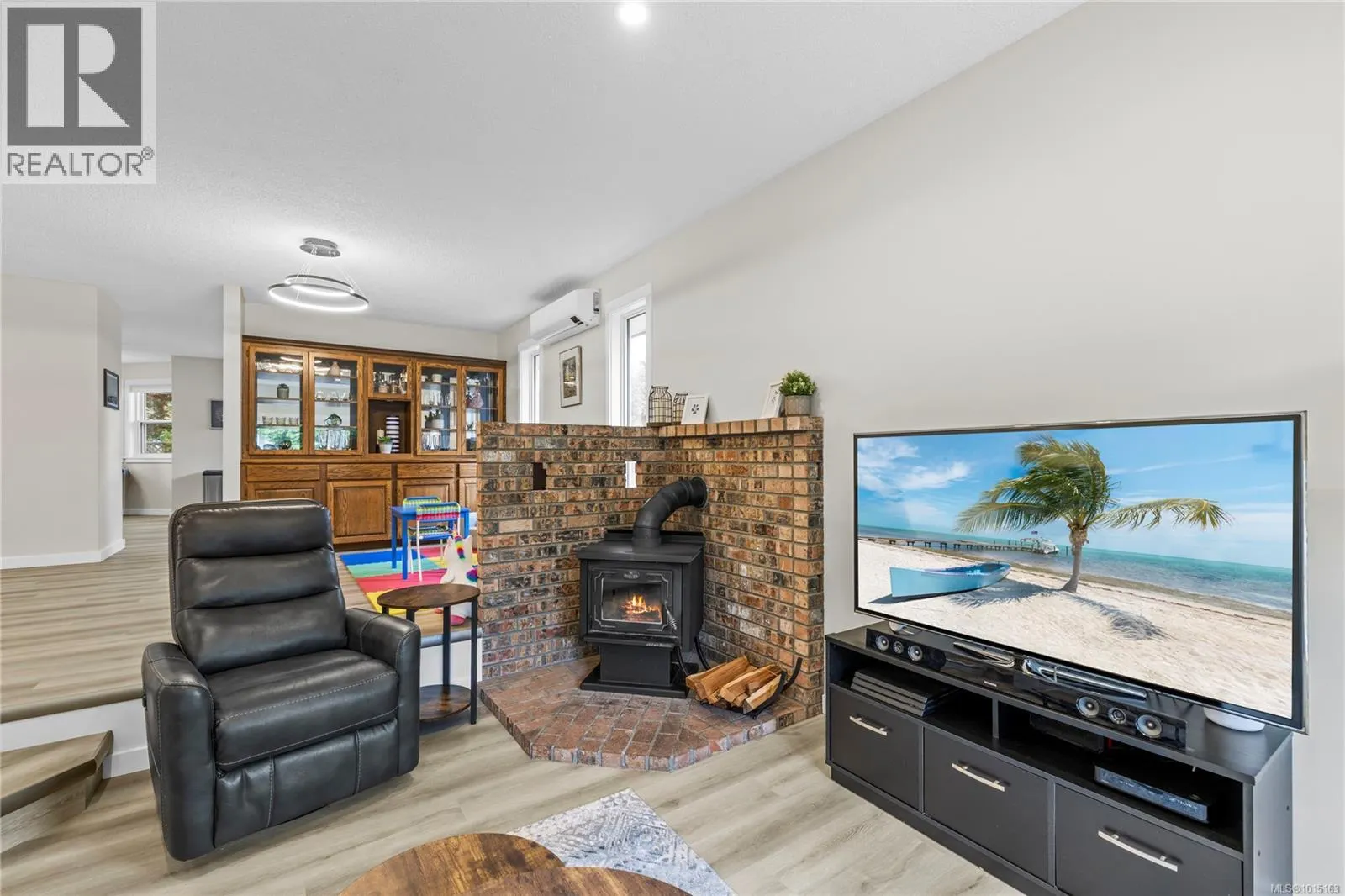 931 Colonia Dr