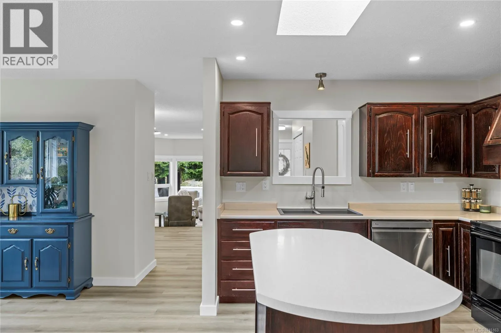 931 Colonia Dr