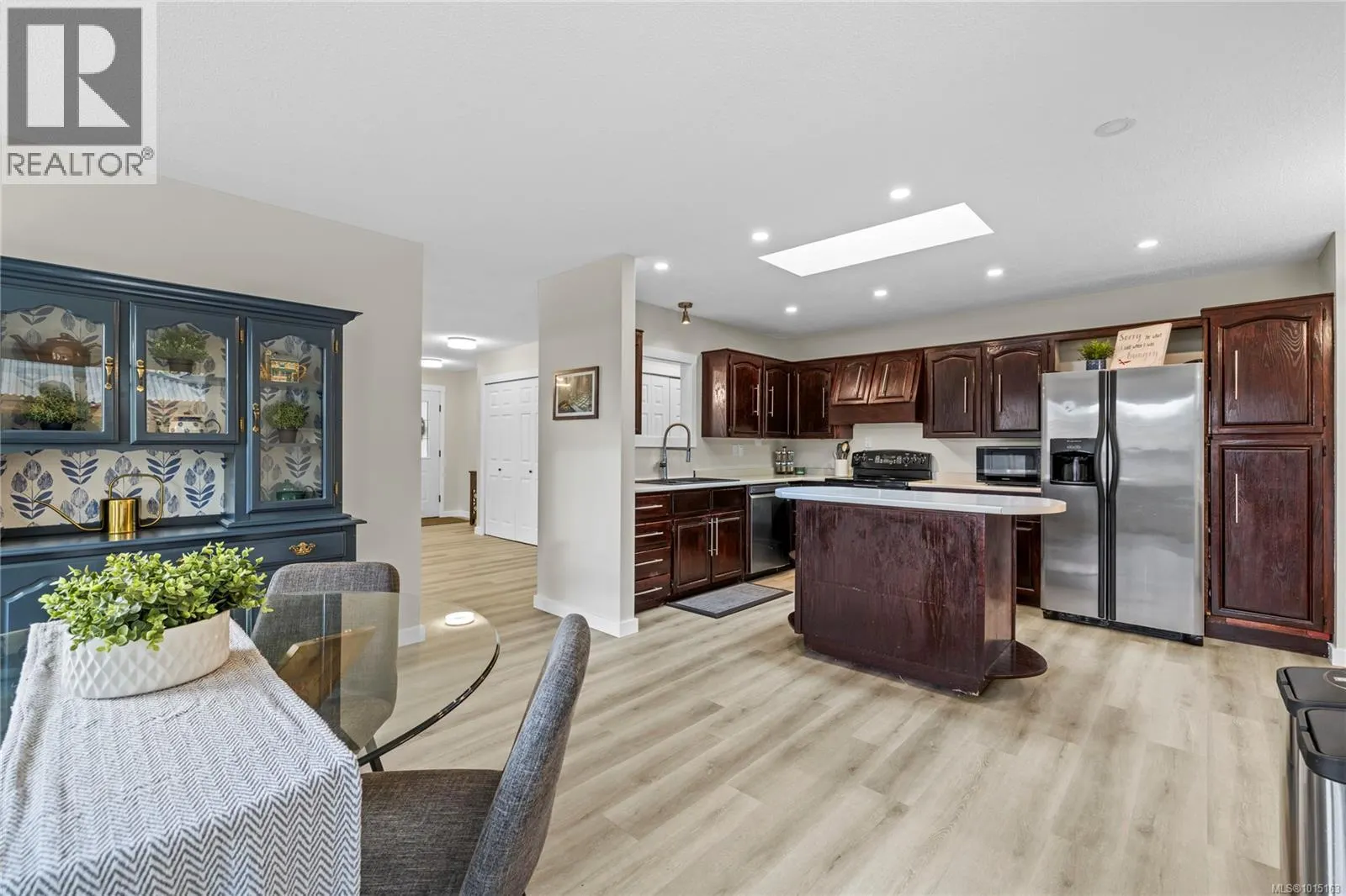 931 Colonia Dr