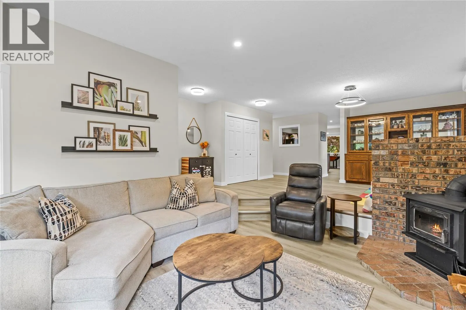 931 Colonia Dr
