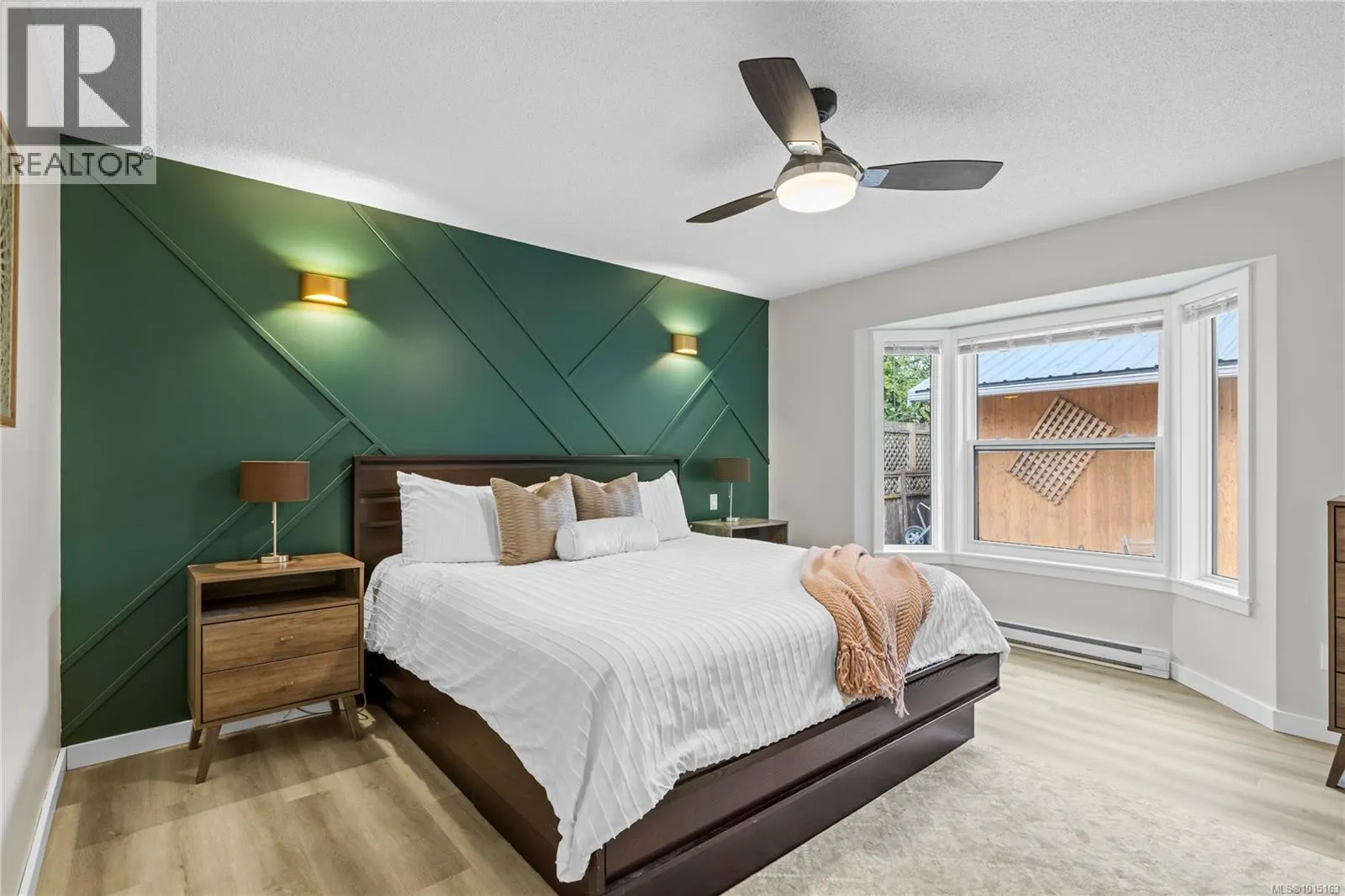 931 Colonia Dr