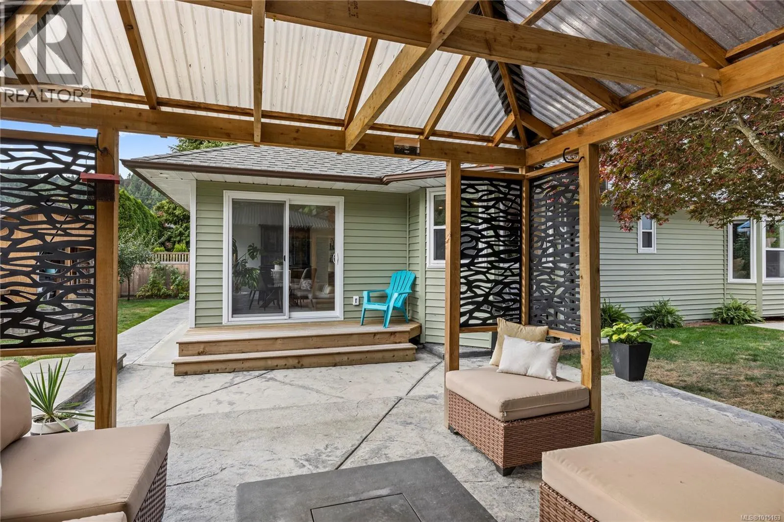 931 Colonia Dr