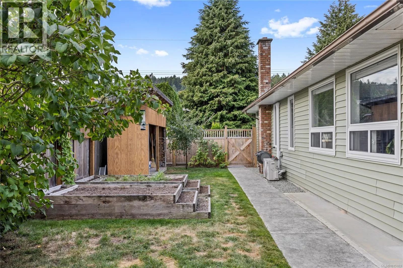 931 Colonia Dr