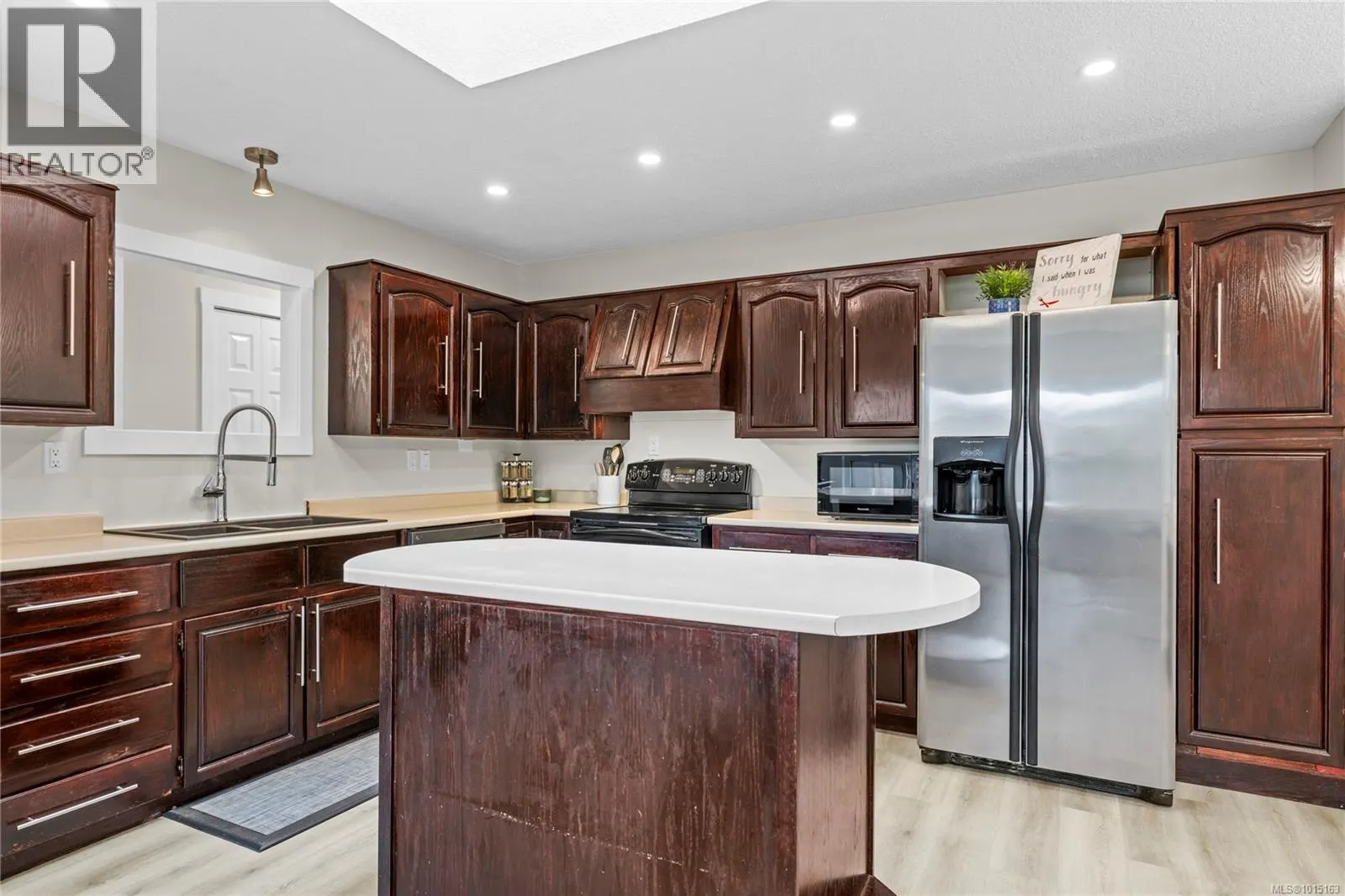 931 Colonia Dr