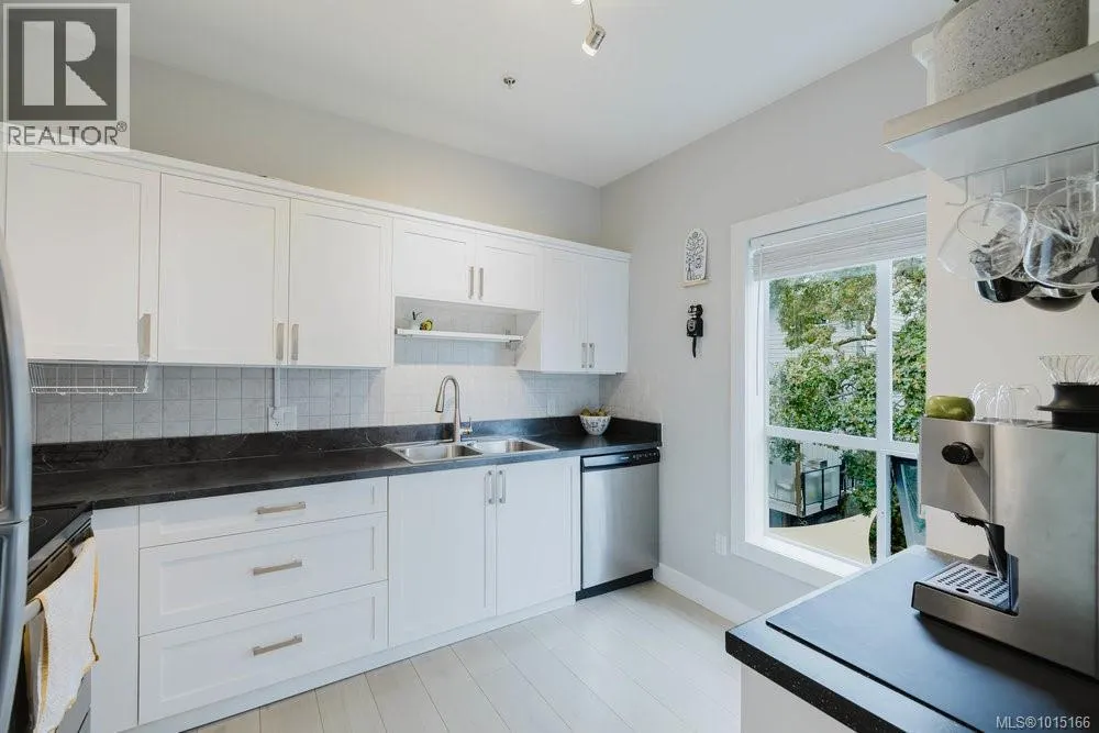 PH 5 1371 Hillside Ave