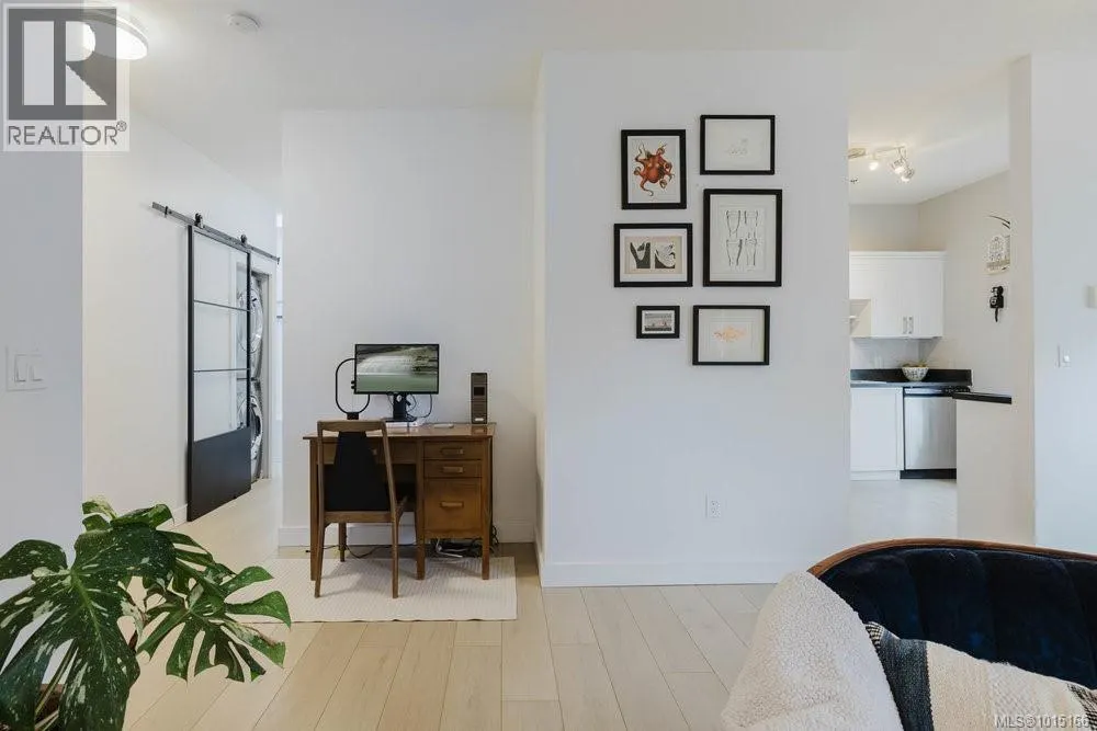 PH 5 1371 Hillside Ave
