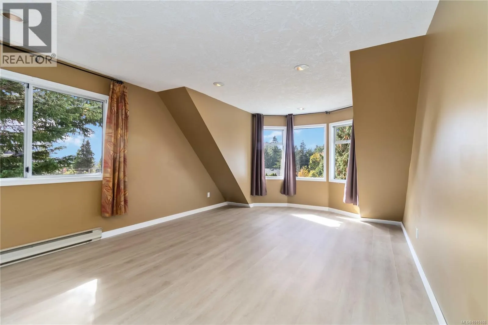 2141 Henlyn Dr