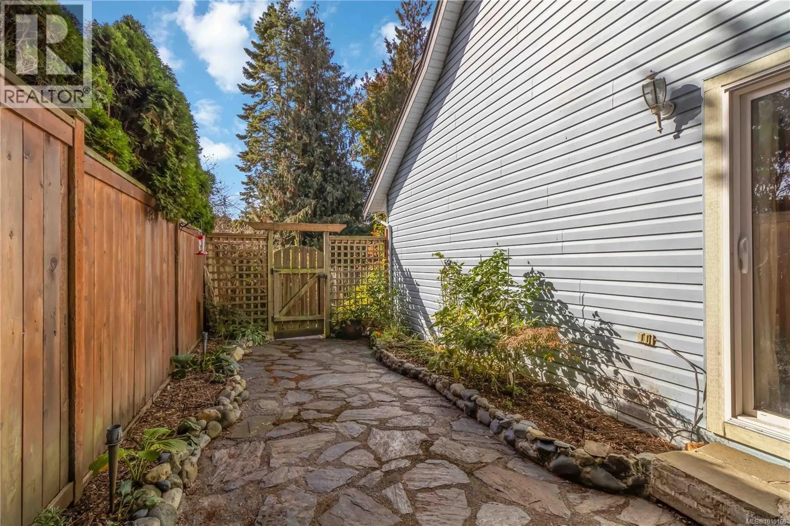 2141 Henlyn Dr