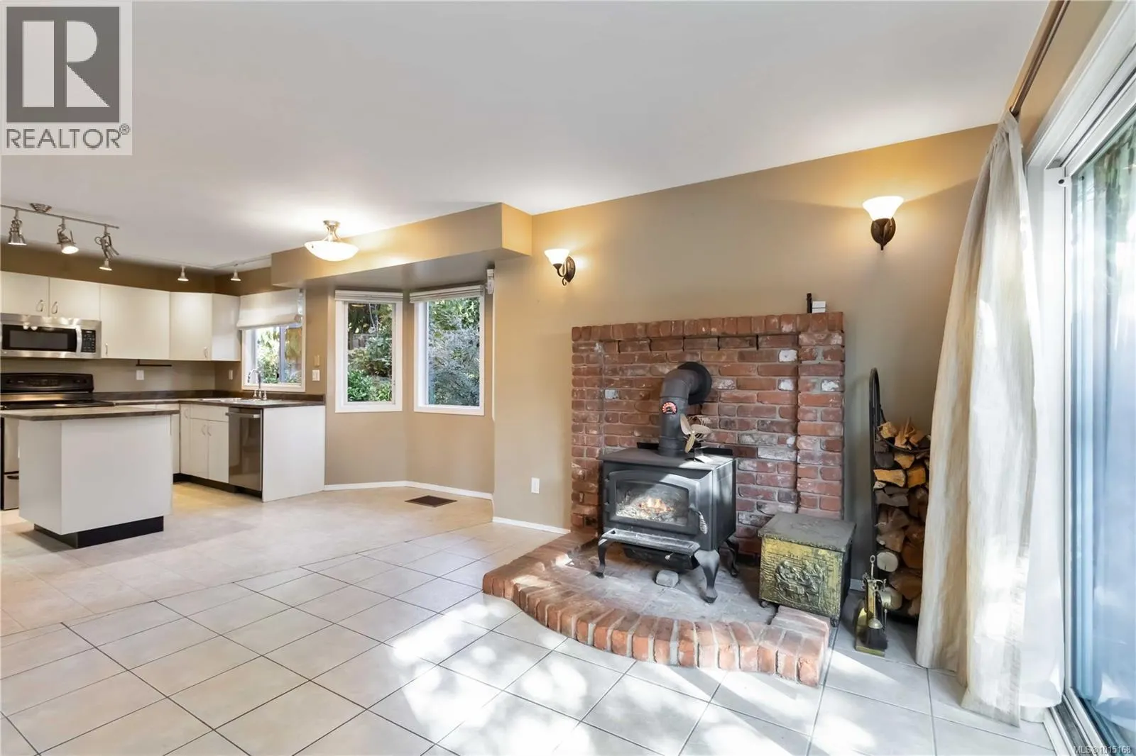 2141 Henlyn Dr