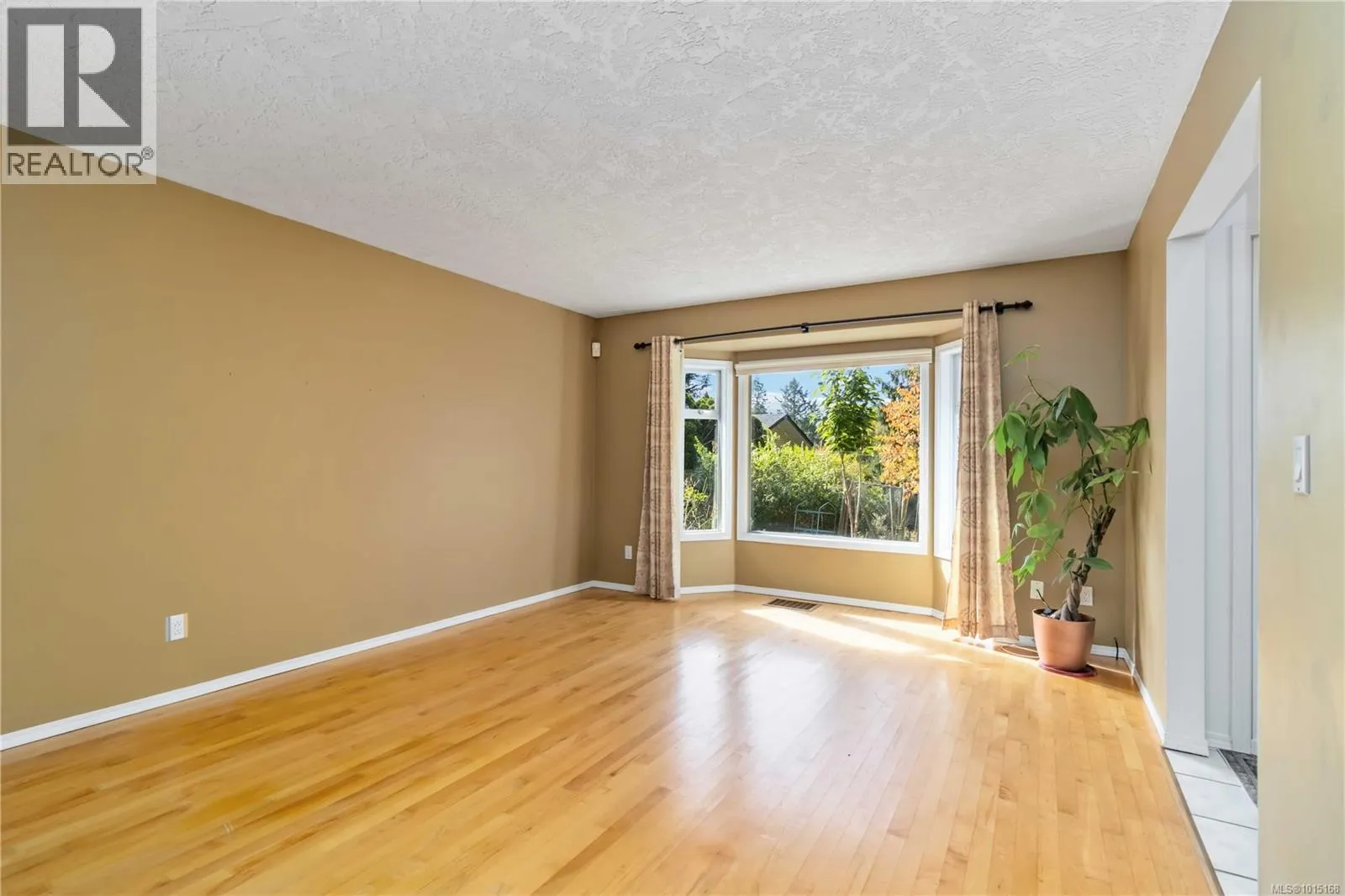 2141 Henlyn Dr