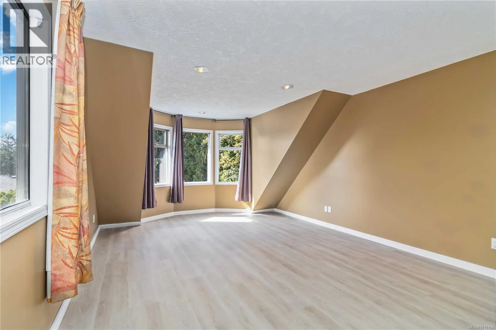 2141 Henlyn Dr