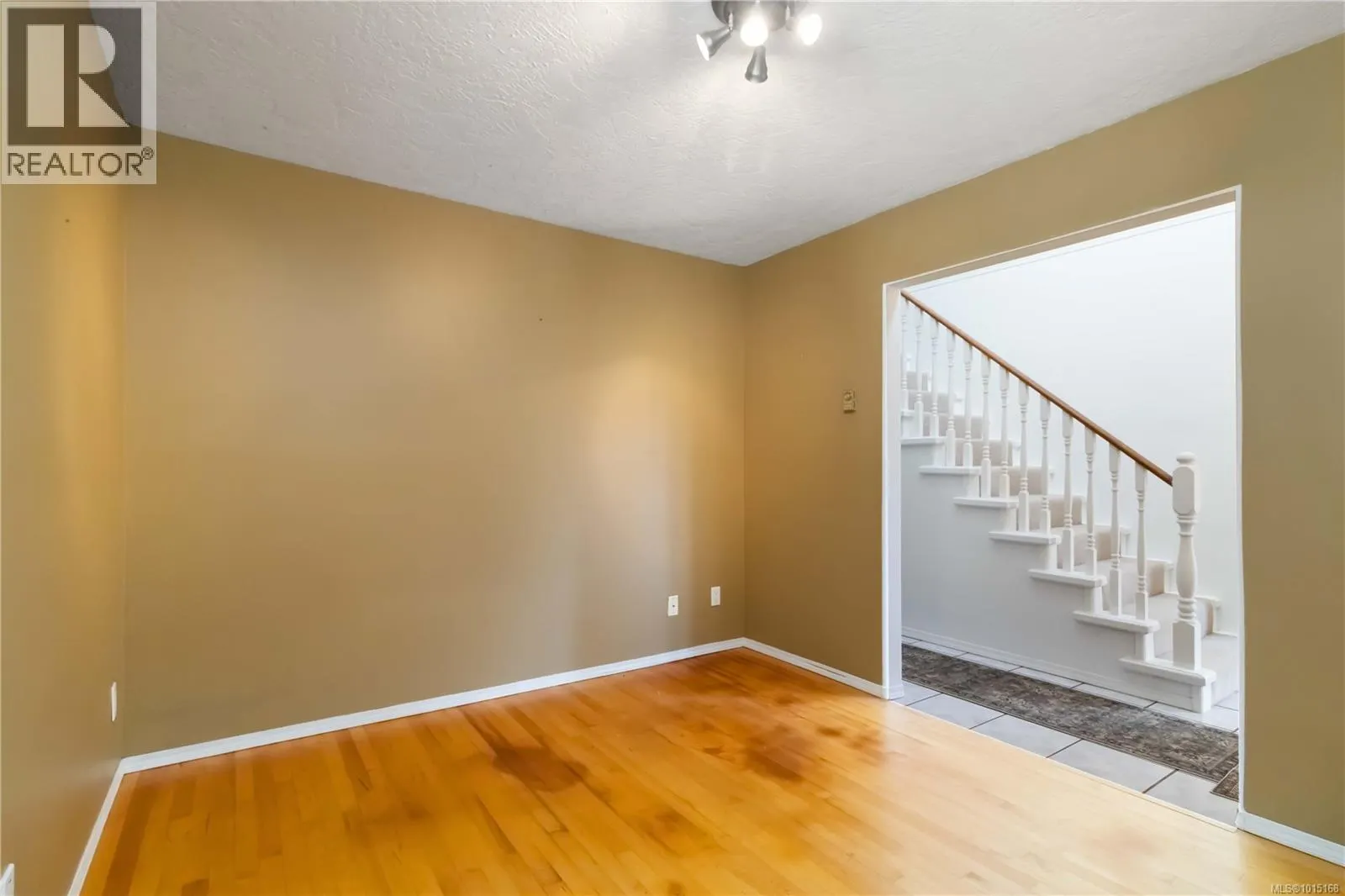 2141 Henlyn Dr