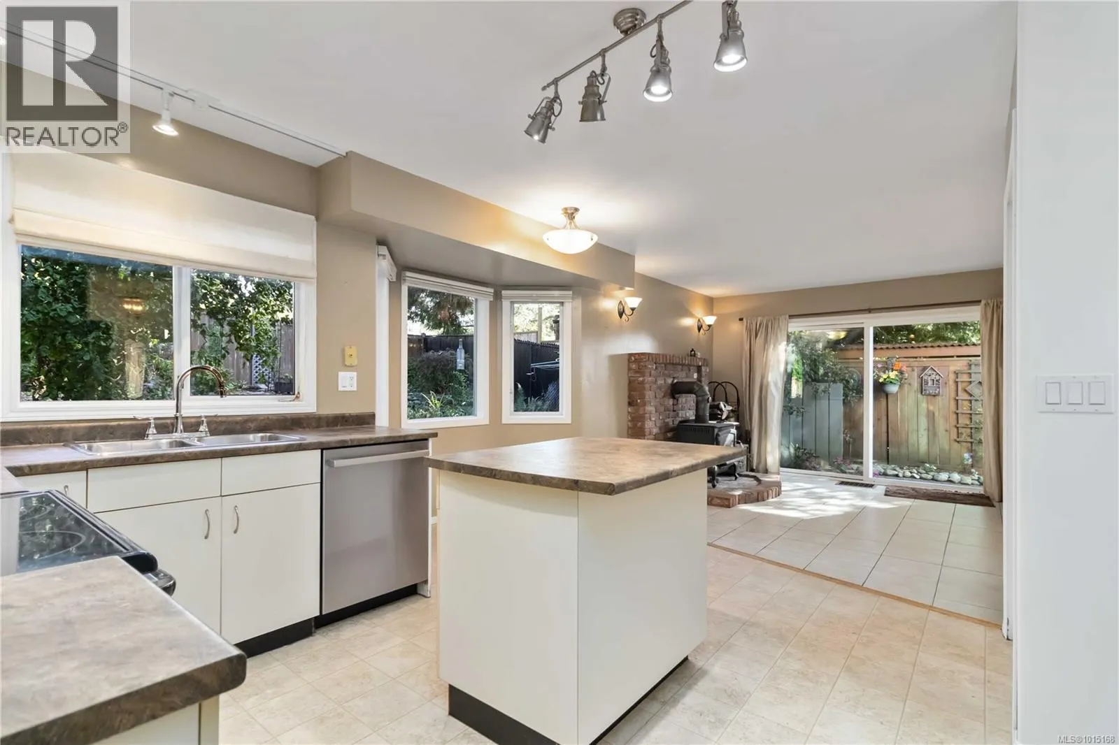 2141 Henlyn Dr