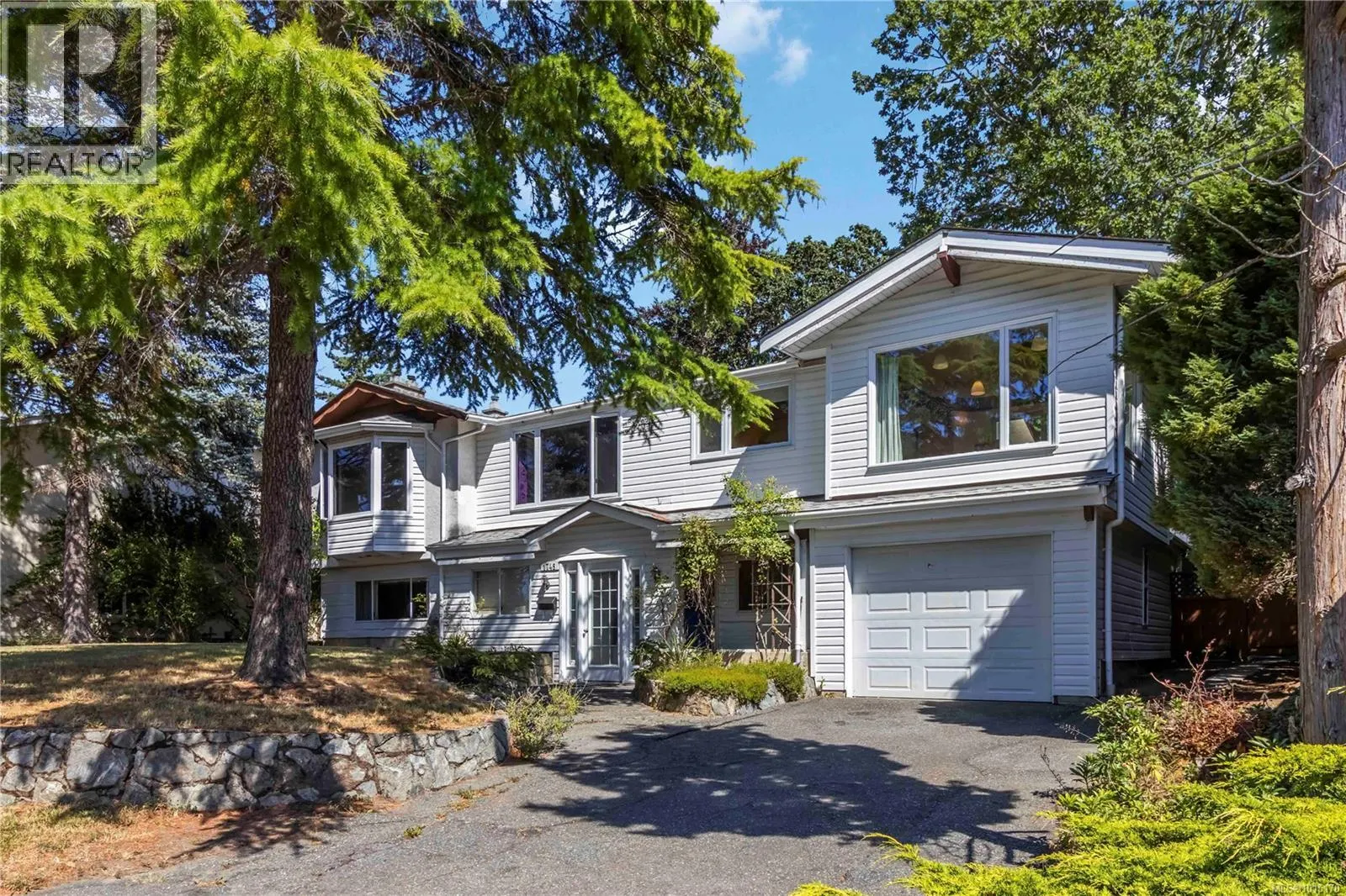 1748 Llandaff Pl