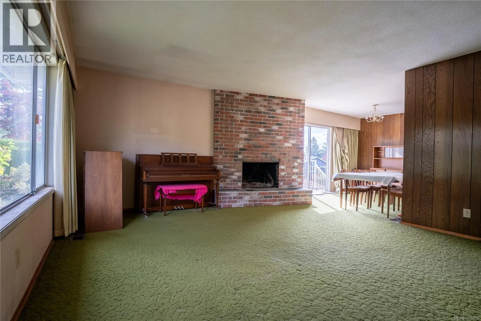 1805 Fairburn Dr