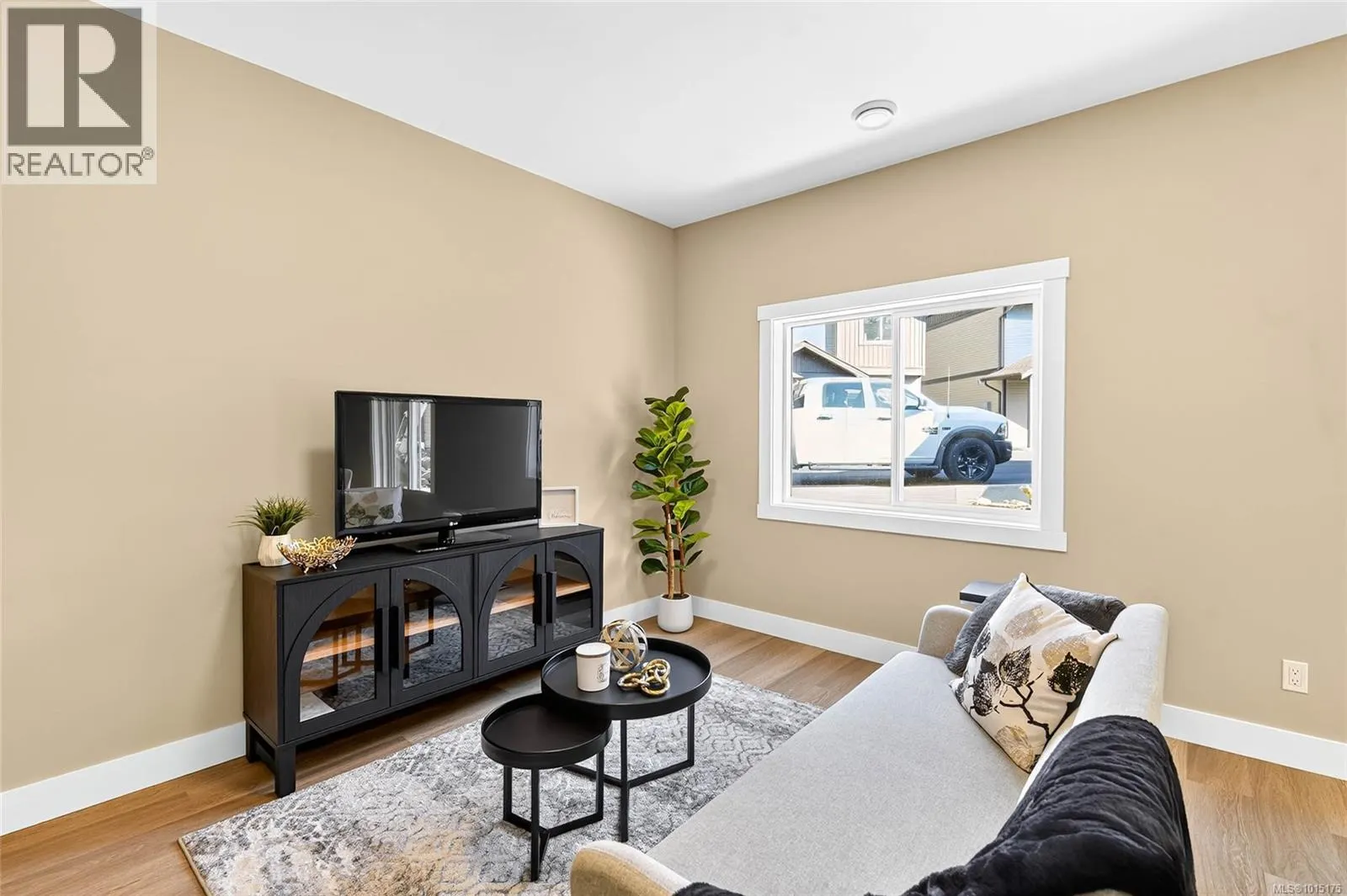 101 5535 Woodland Cres E
