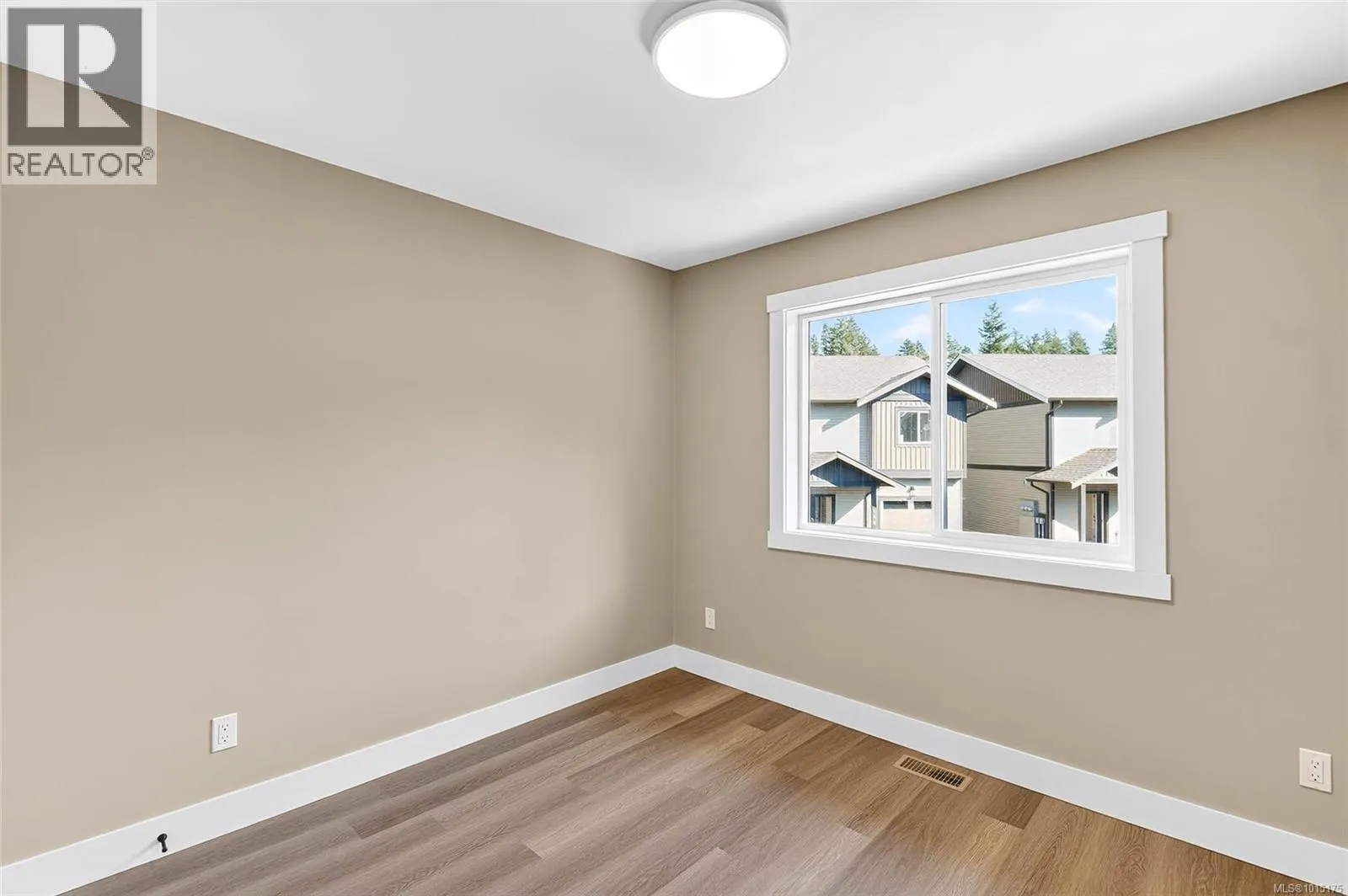 101 5535 Woodland Cres E