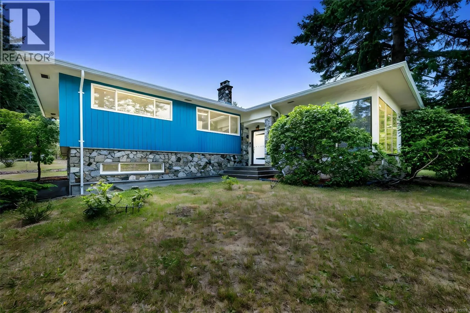 1935 San Juan Ave