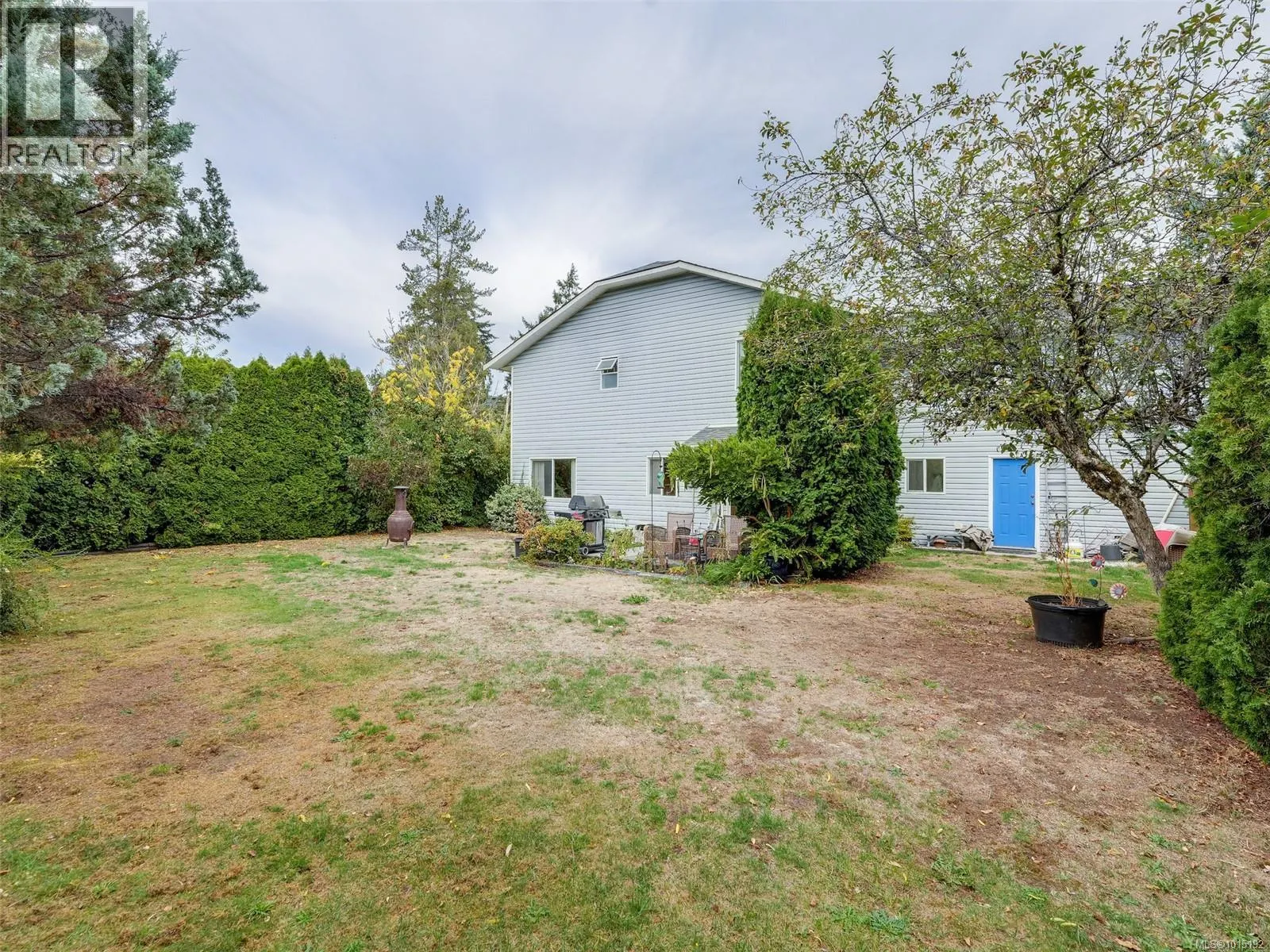 1033 Goldstream Ave