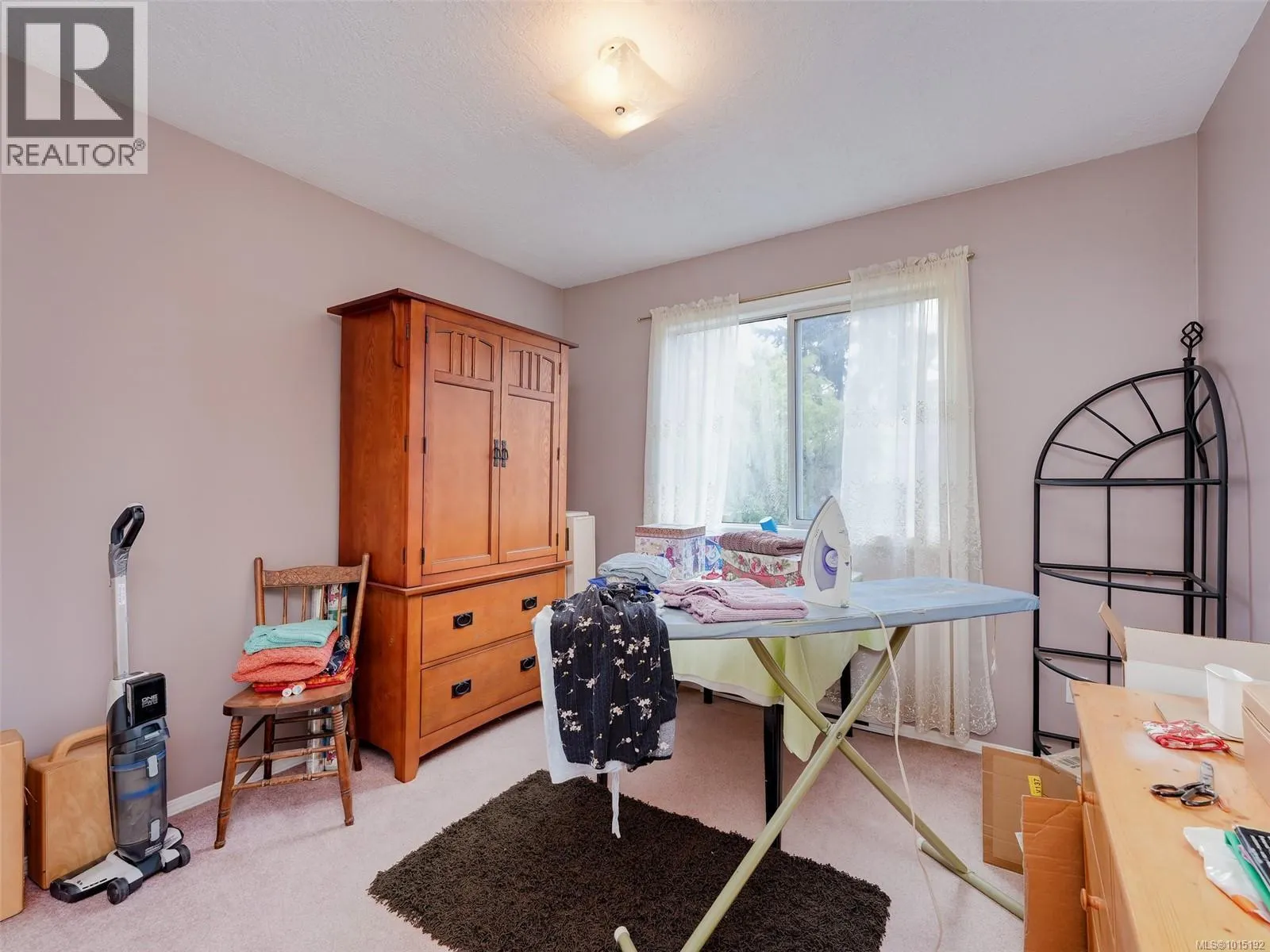1033 Goldstream Ave