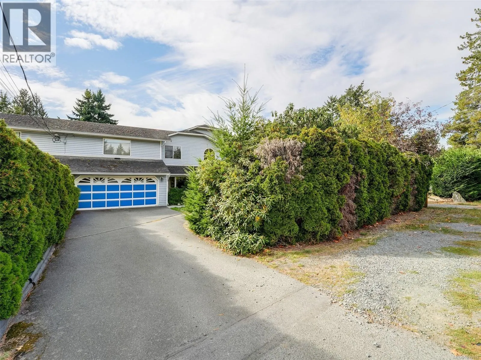 1033 Goldstream Ave