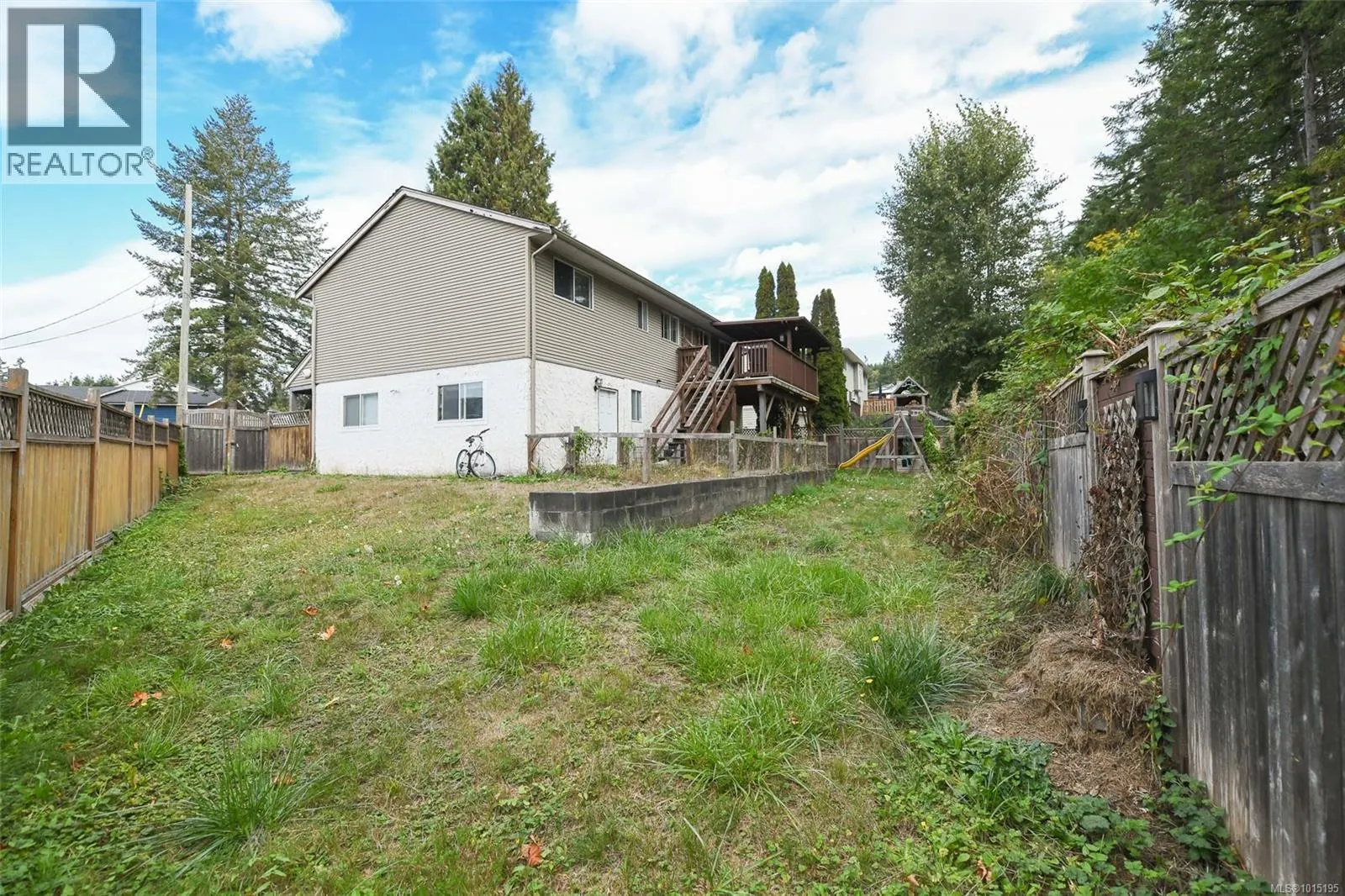 1571 Valley Cres