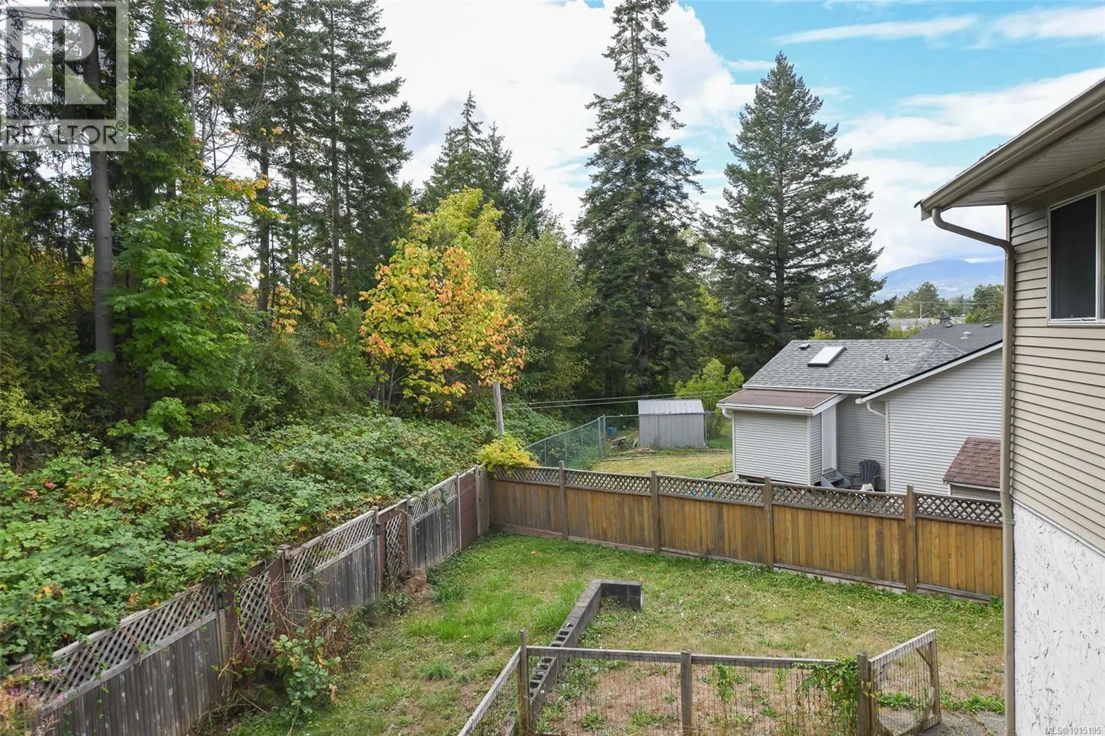 1571 Valley Cres