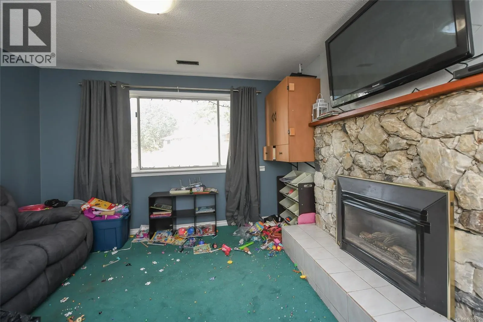 1571 Valley Cres