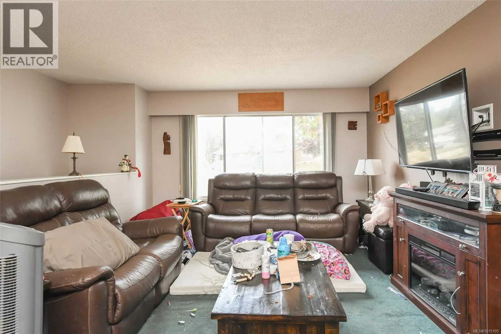 1571 Valley Cres