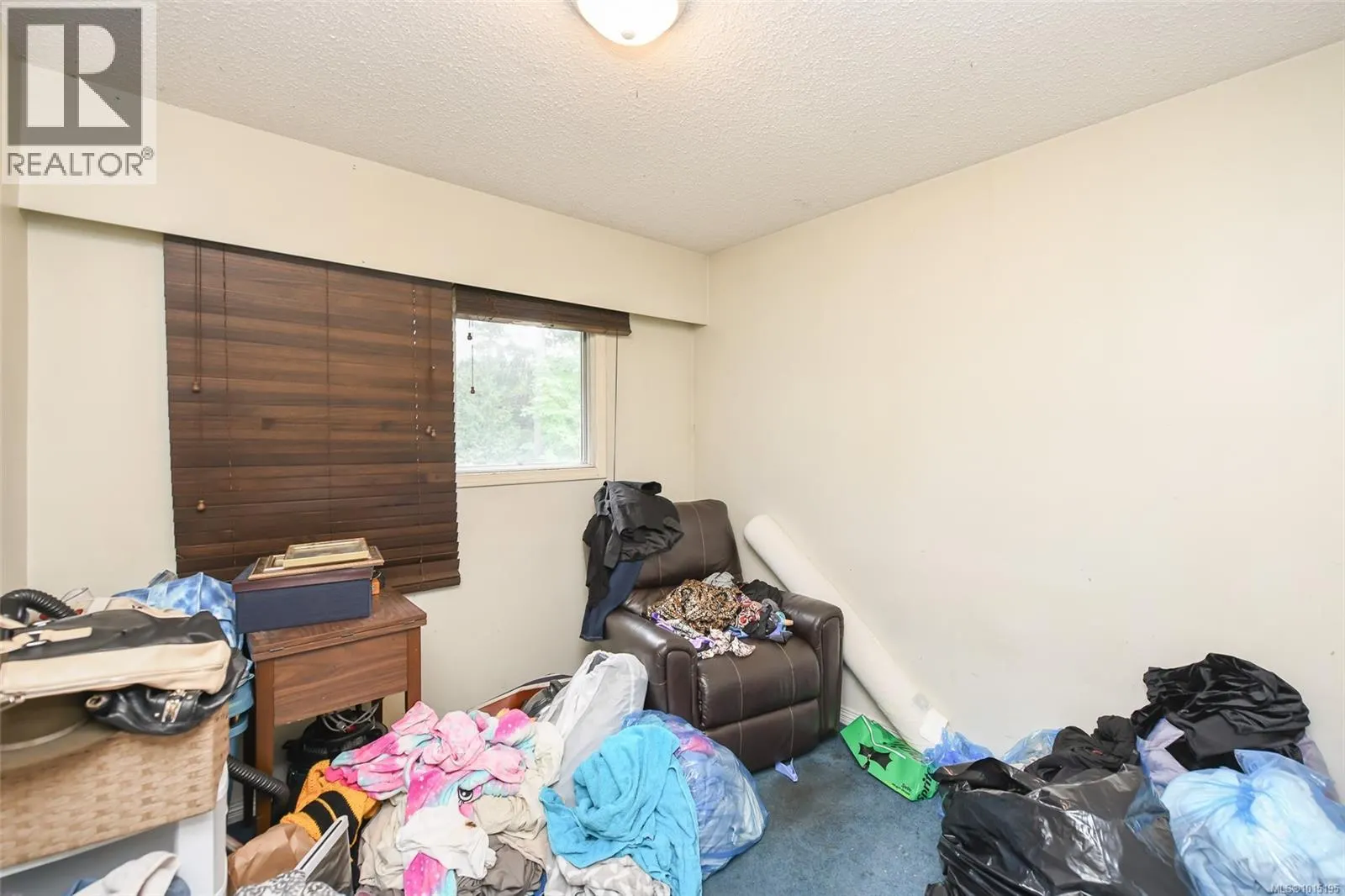 1571 Valley Cres
