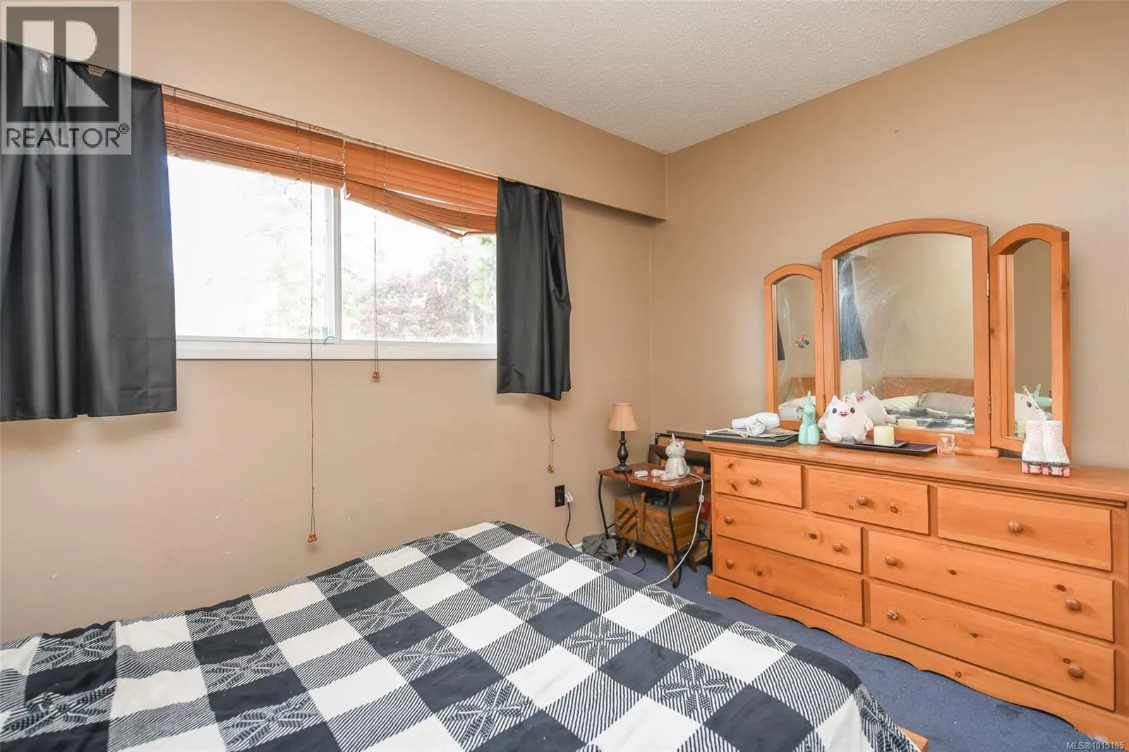1571 Valley Cres