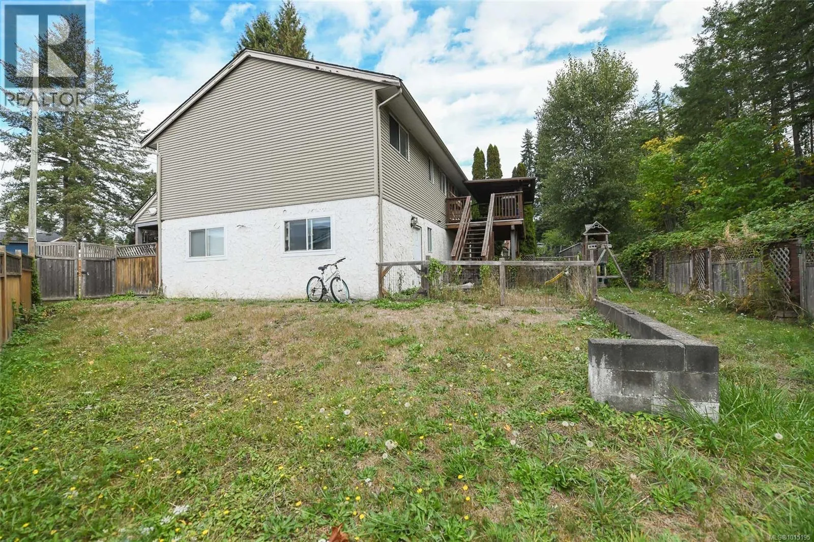 1571 Valley Cres