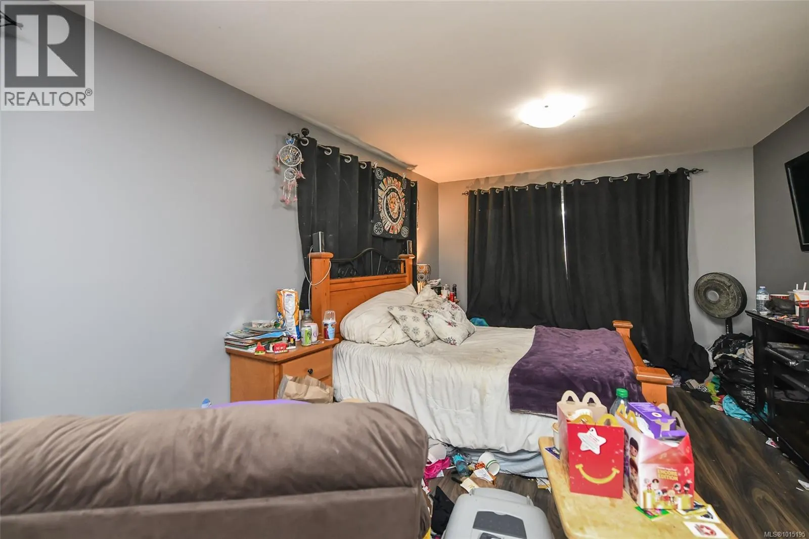 1571 Valley Cres
