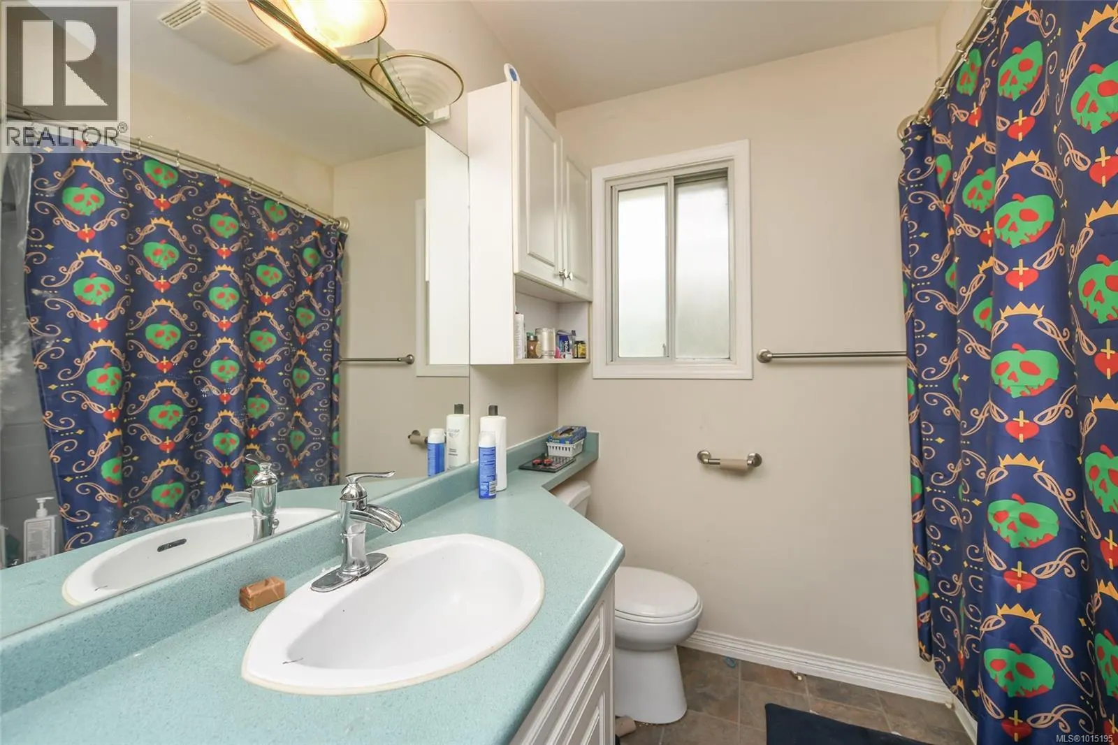 1571 Valley Cres