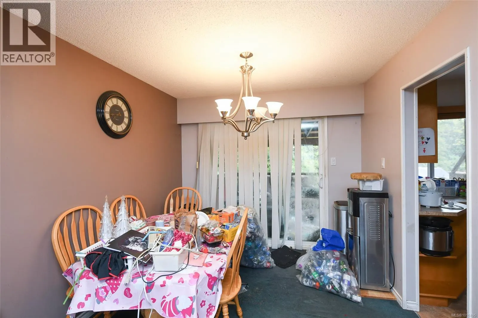 1571 Valley Cres