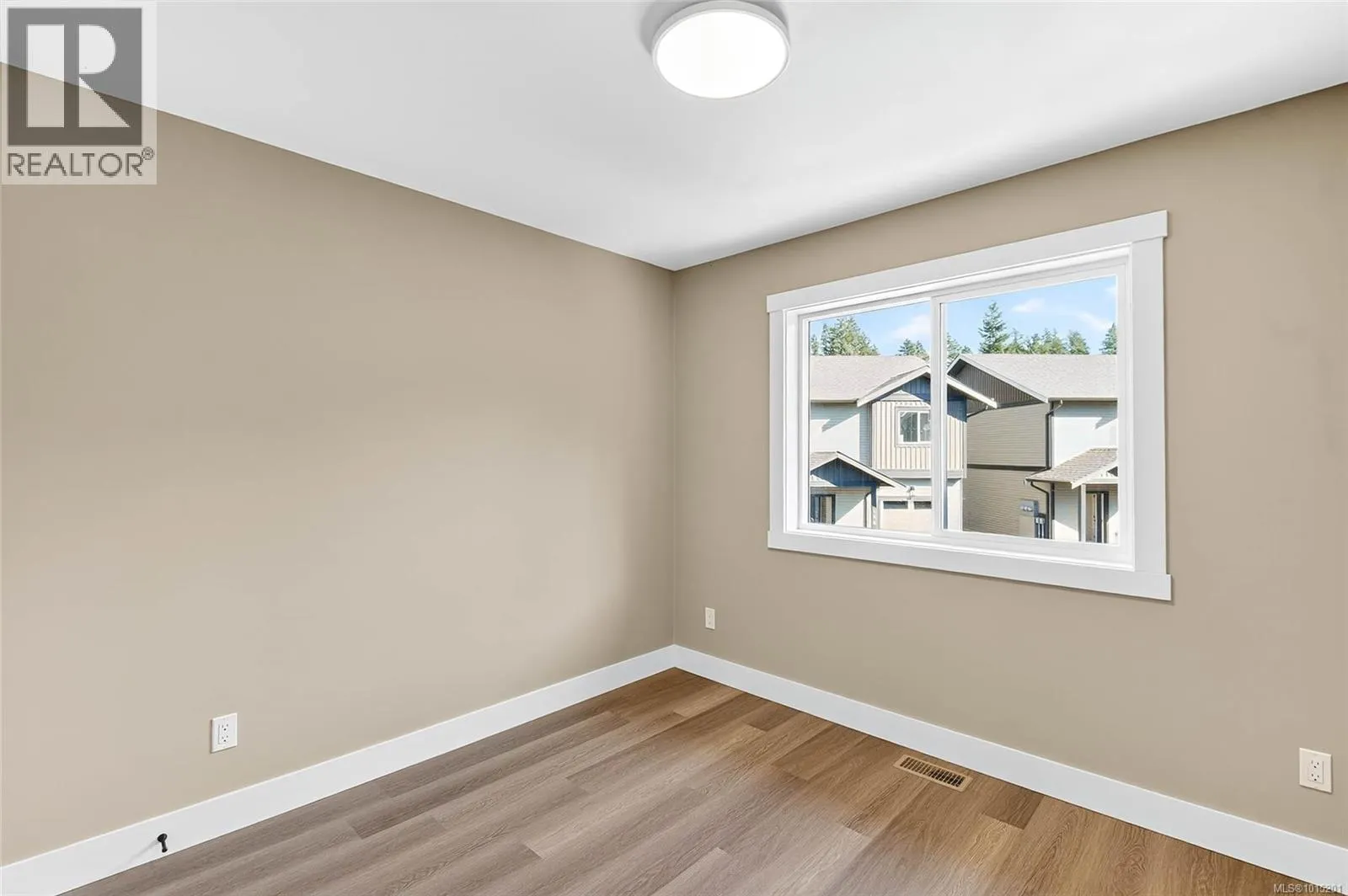 108 5535 Woodland Cres E
