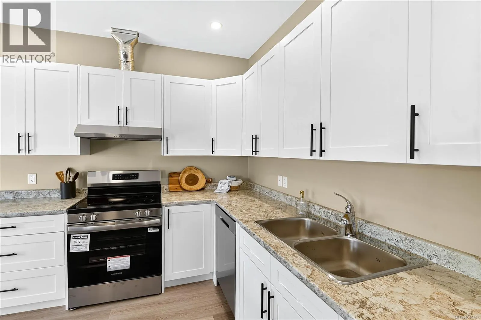 110 5535 Woodland Cres E